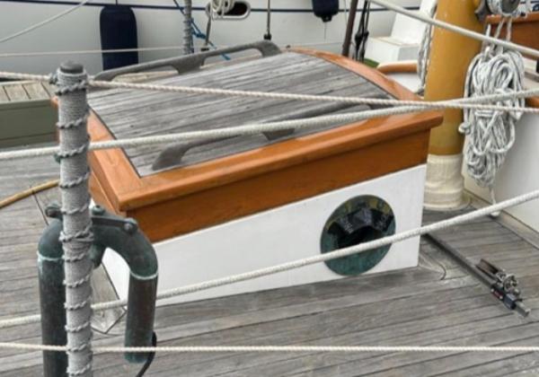 Bristol Channel Cutter 28, 1982 model, wooden deck detail with ropes and hatch.