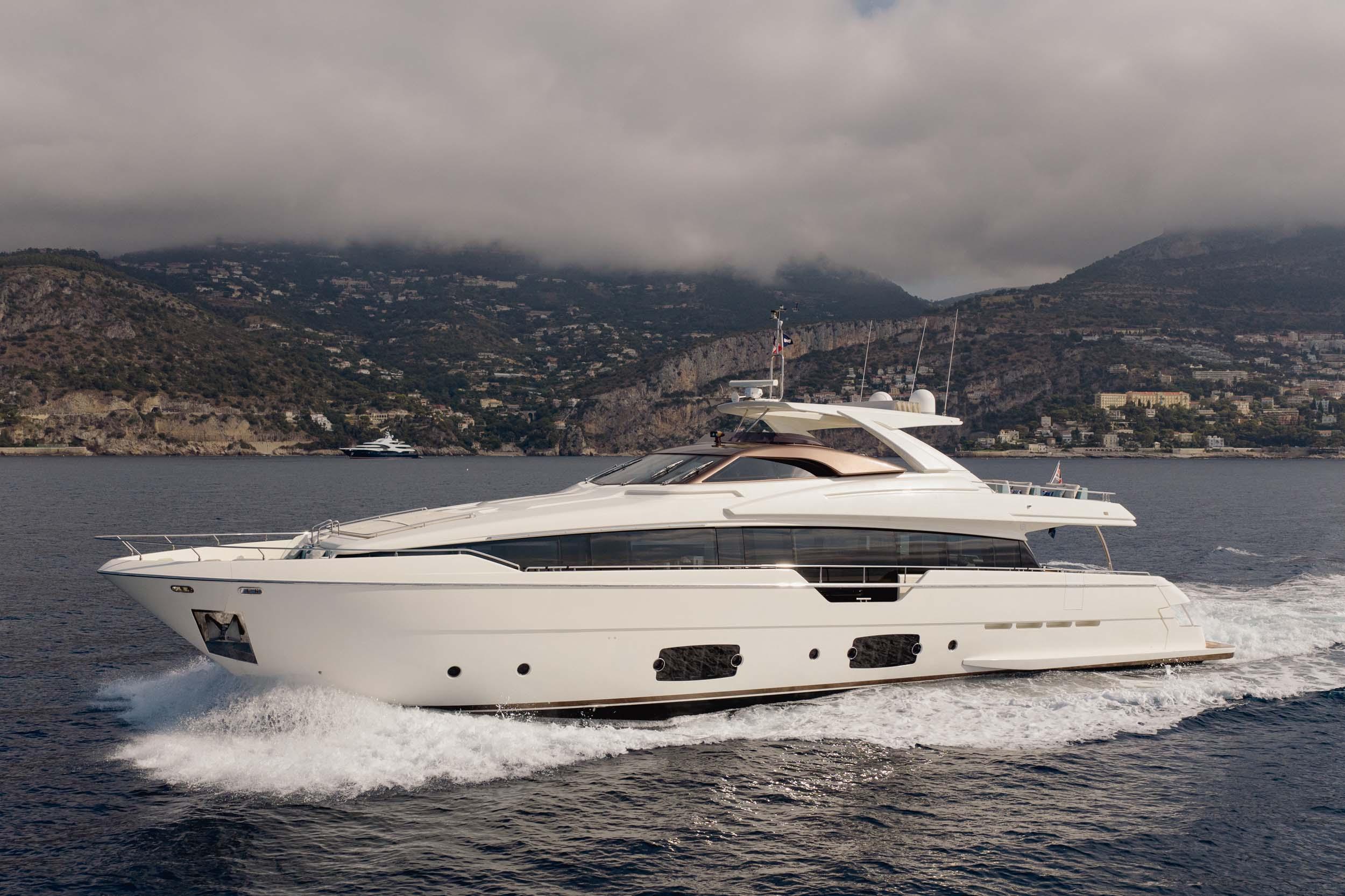 Ferretti Yachts 960