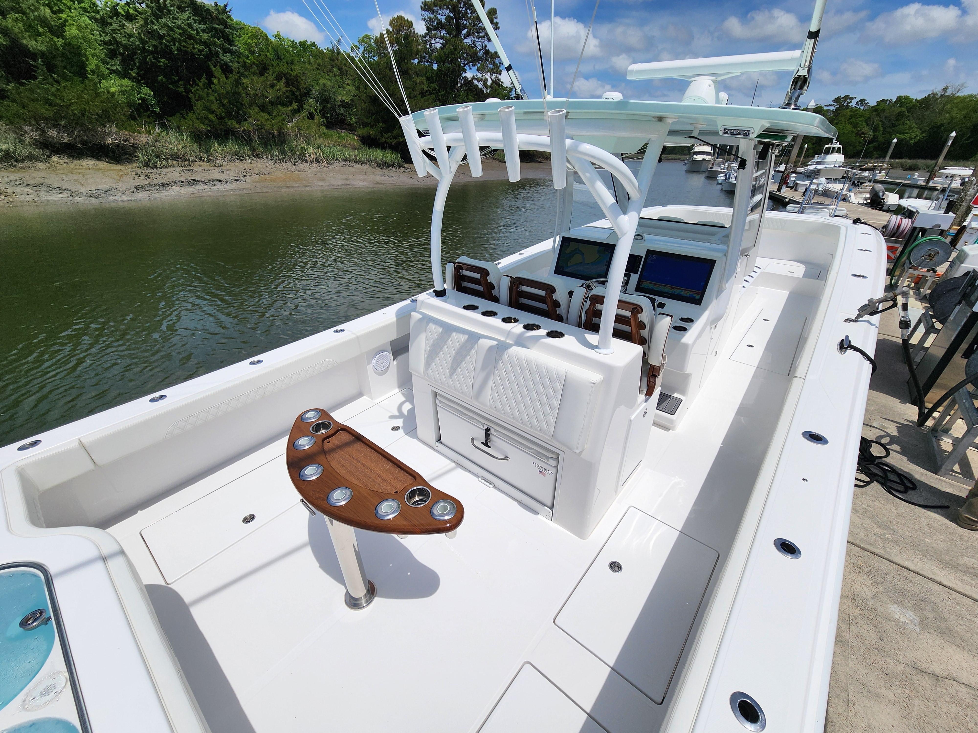 2024-front-runner-catamaran-power-9782807-20250505104648977-1_XLARGE