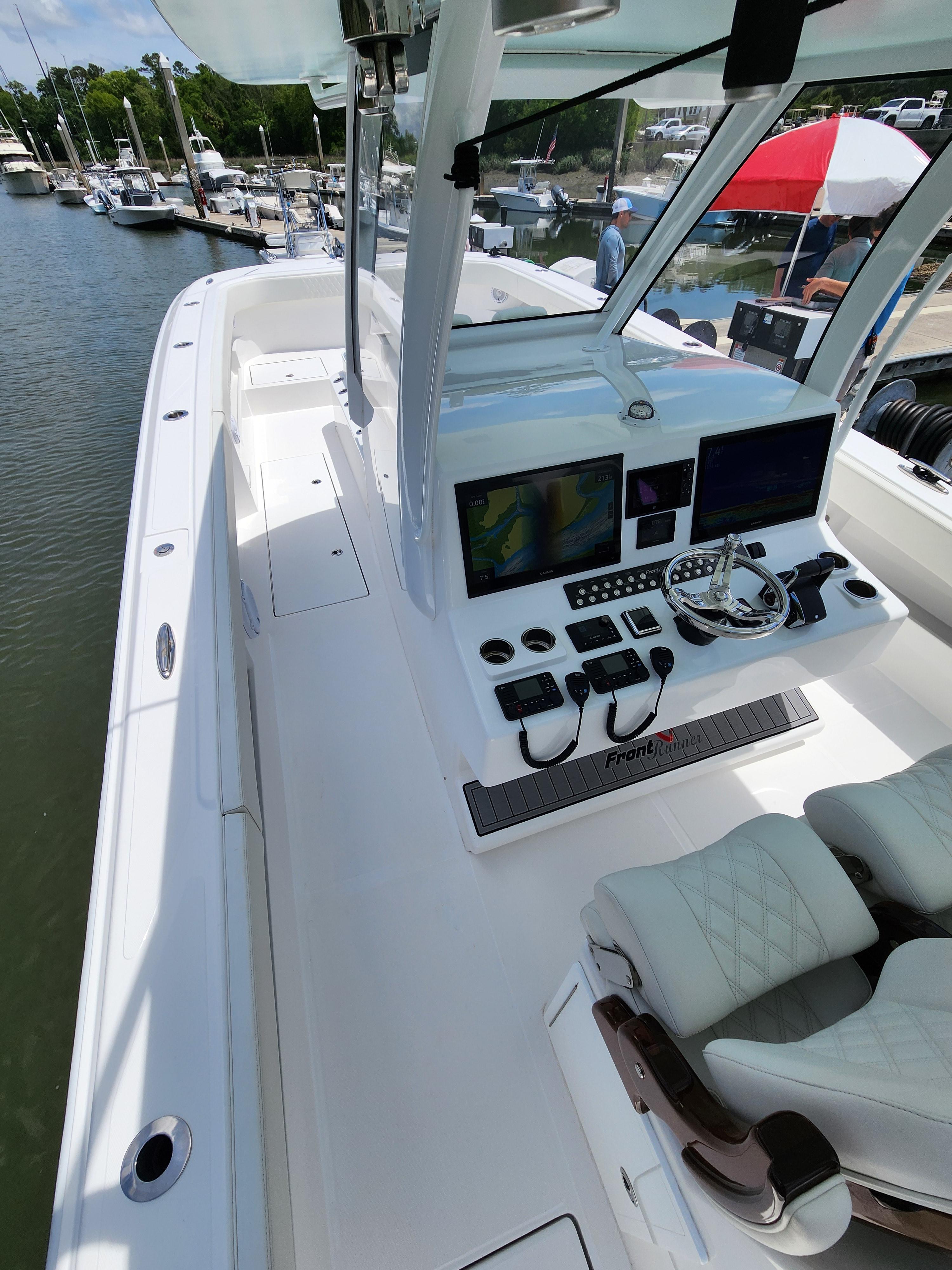 2024-front-runner-catamaran-power-9782807-20250505104700456-1_XLARGE