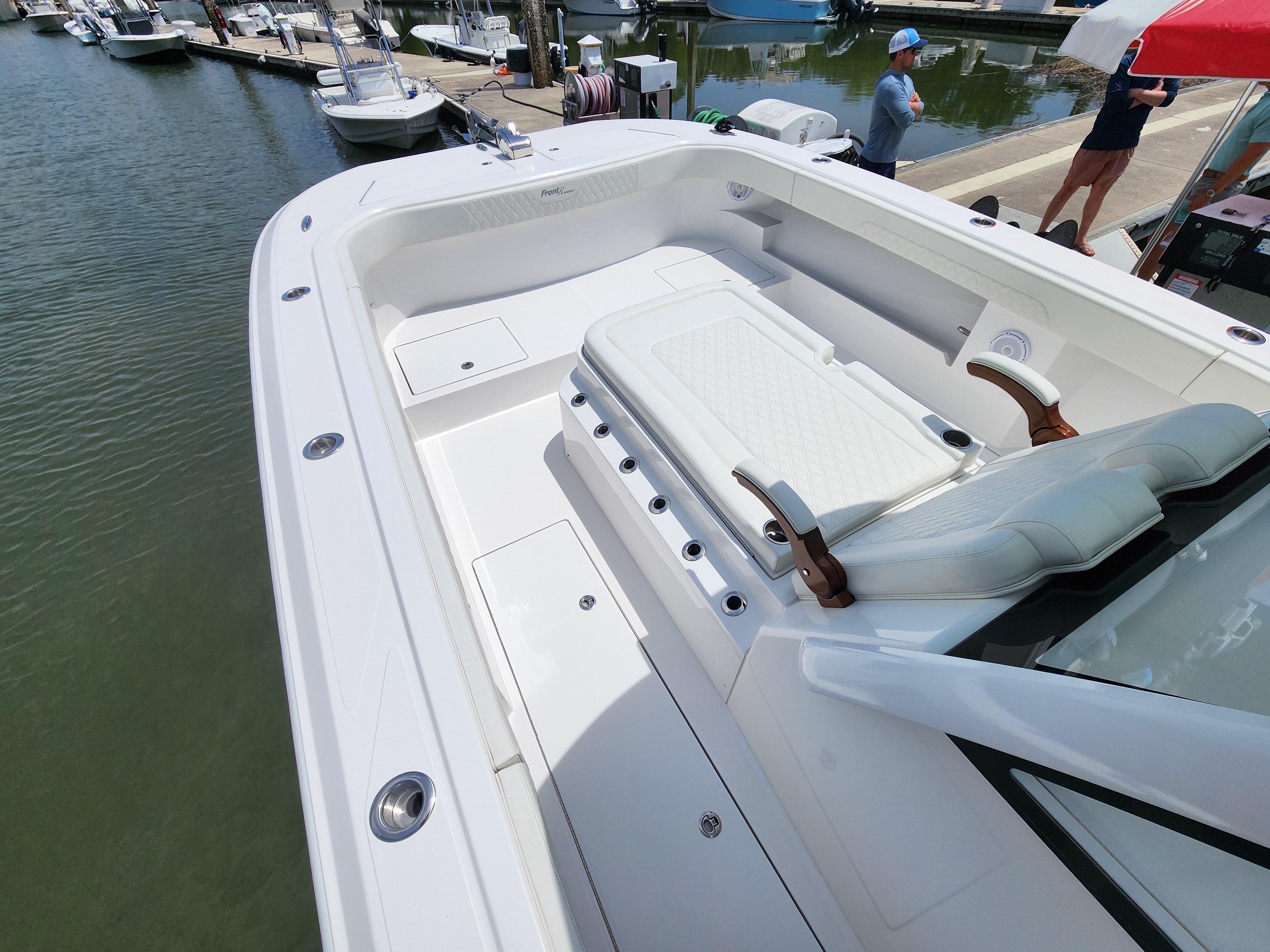 2024-front-runner-catamaran-power-9782807-20250505104707081-1_XLARGE