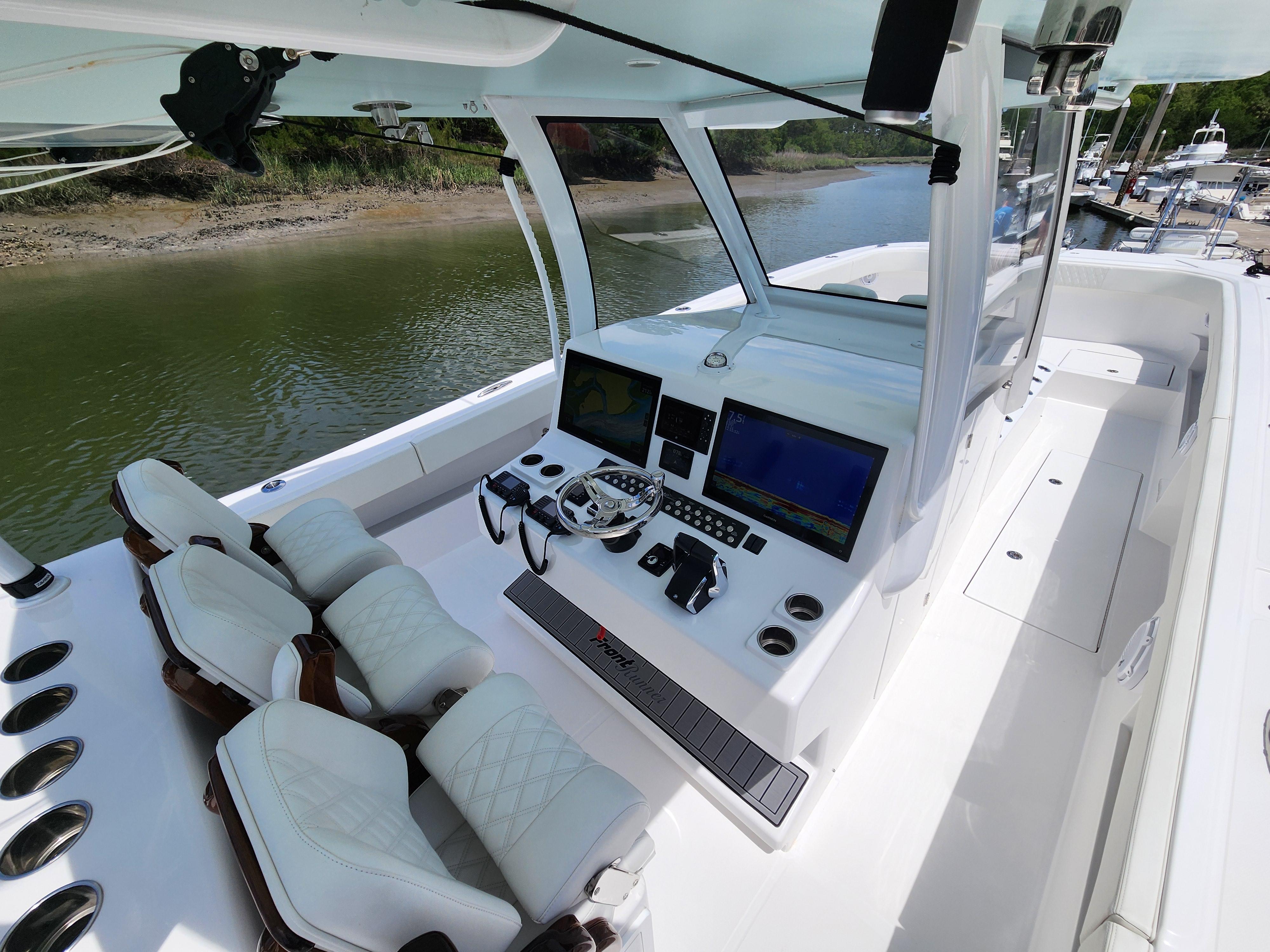 2024-front-runner-catamaran-power-9782807-20250505104713850-1_XLARGE
