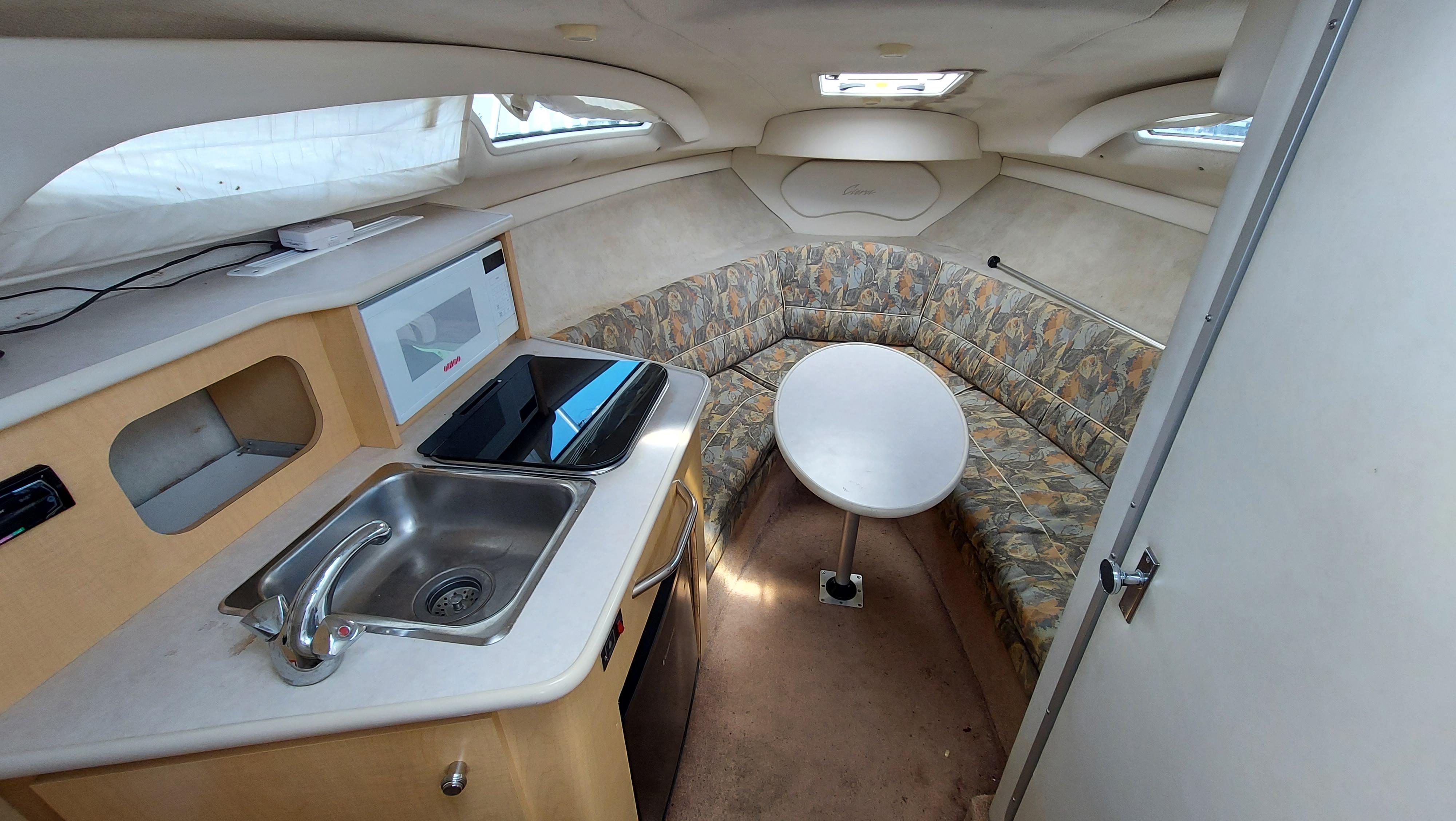 1999 Bayliner 2455