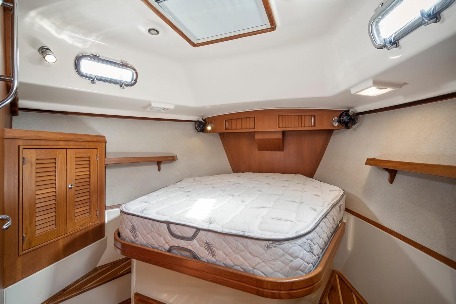 Forward island berth
