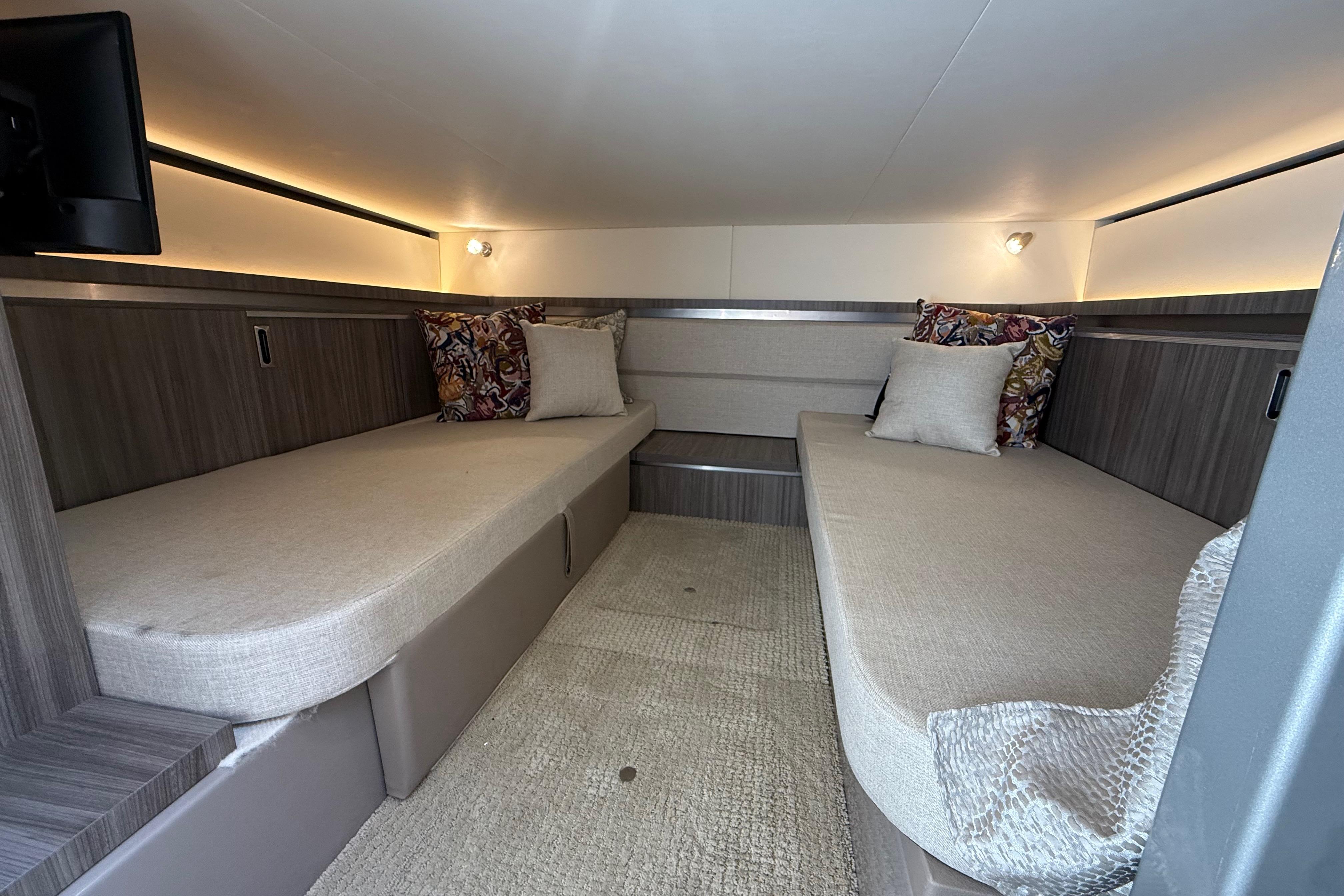 2022 Sea Ray Sundancer 320 #TBMB1408LLC inventory image at Sun Country Marine Group, Newport Beach