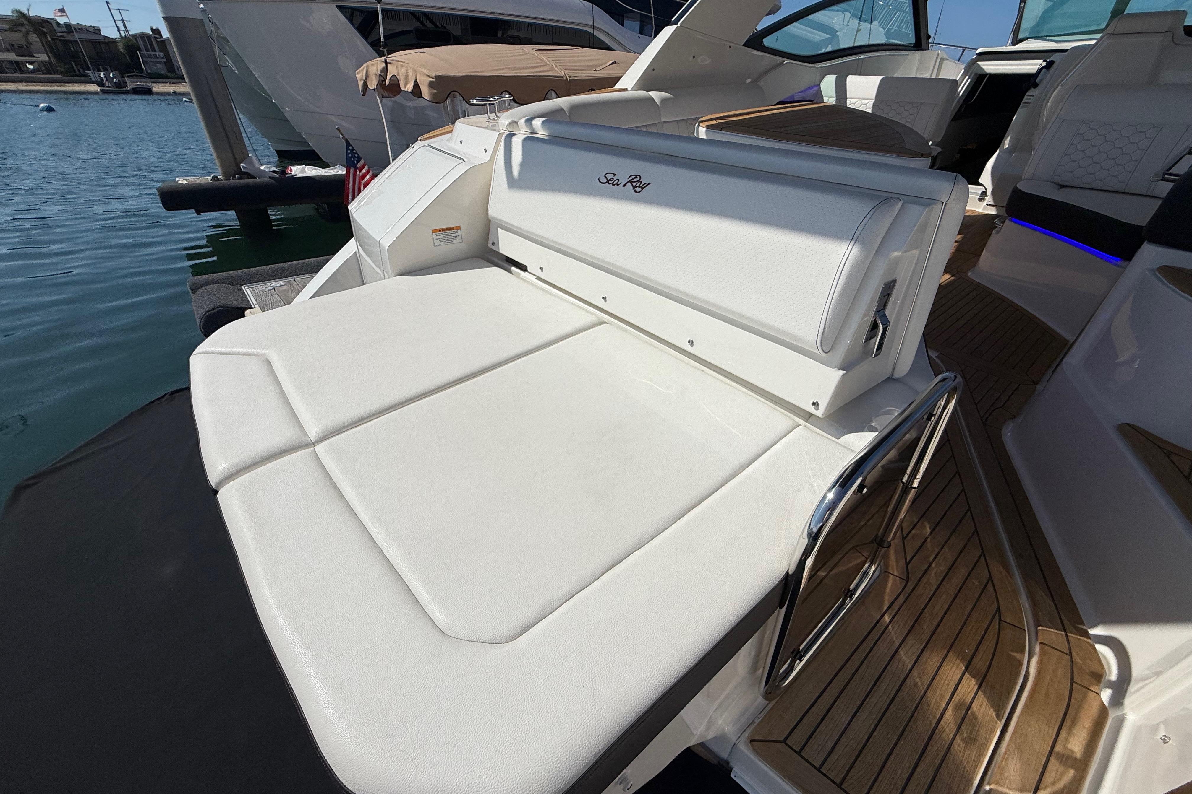 2022 Sea Ray Sundancer 320 #TBMB1408LLC inventory image at Sun Country Marine Group, Newport Beach