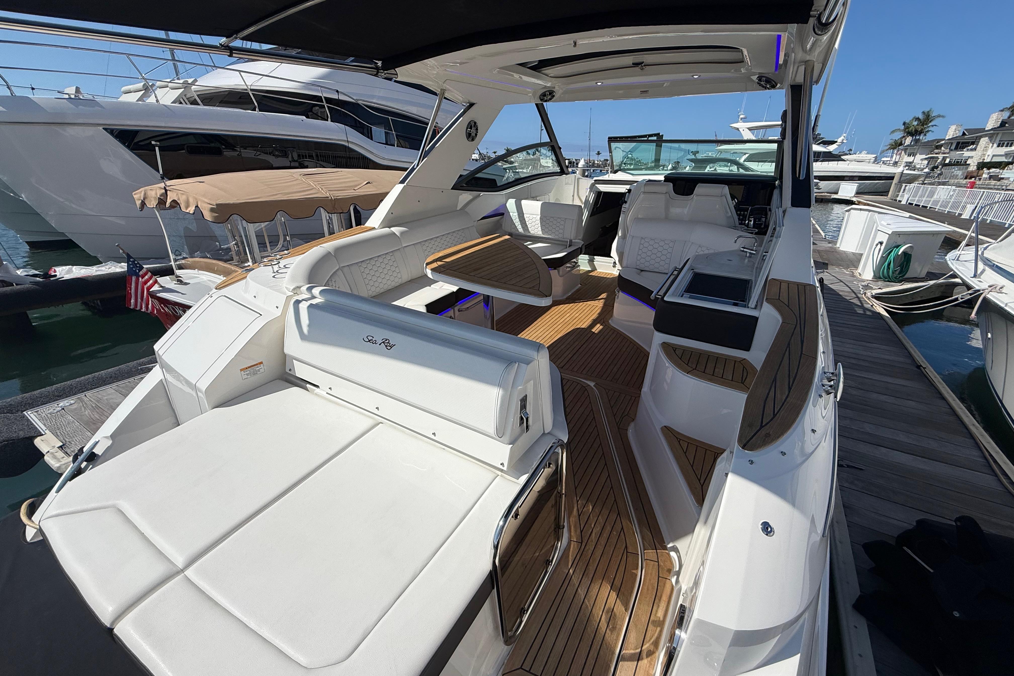 2022 Sea Ray Sundancer 320 #TBMB1408LLC inventory image at Sun Country Marine Group, Newport Beach