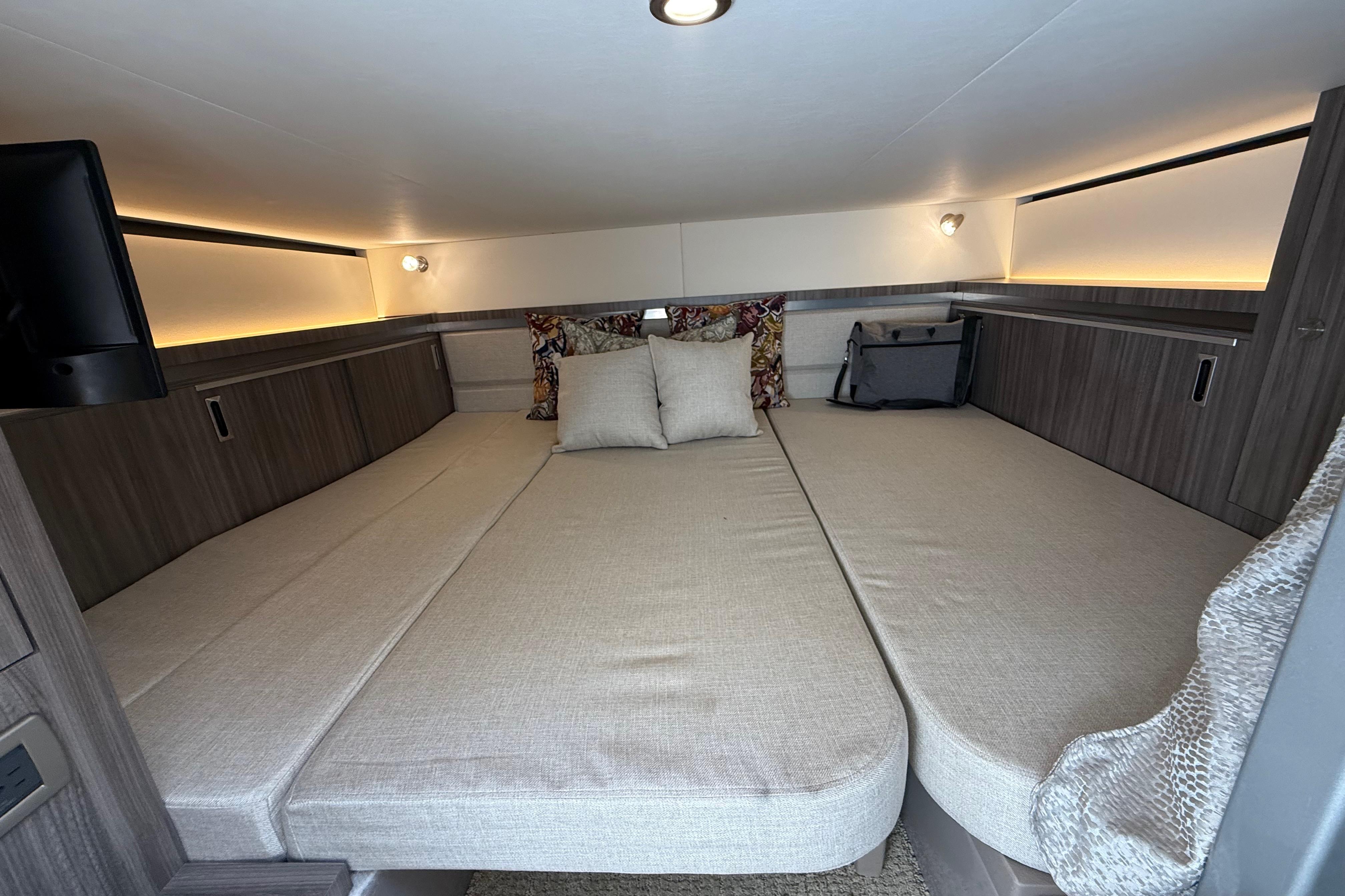 2022 Sea Ray Sundancer 320 #TBMB1408LLC inventory image at Sun Country Marine Group, Newport Beach