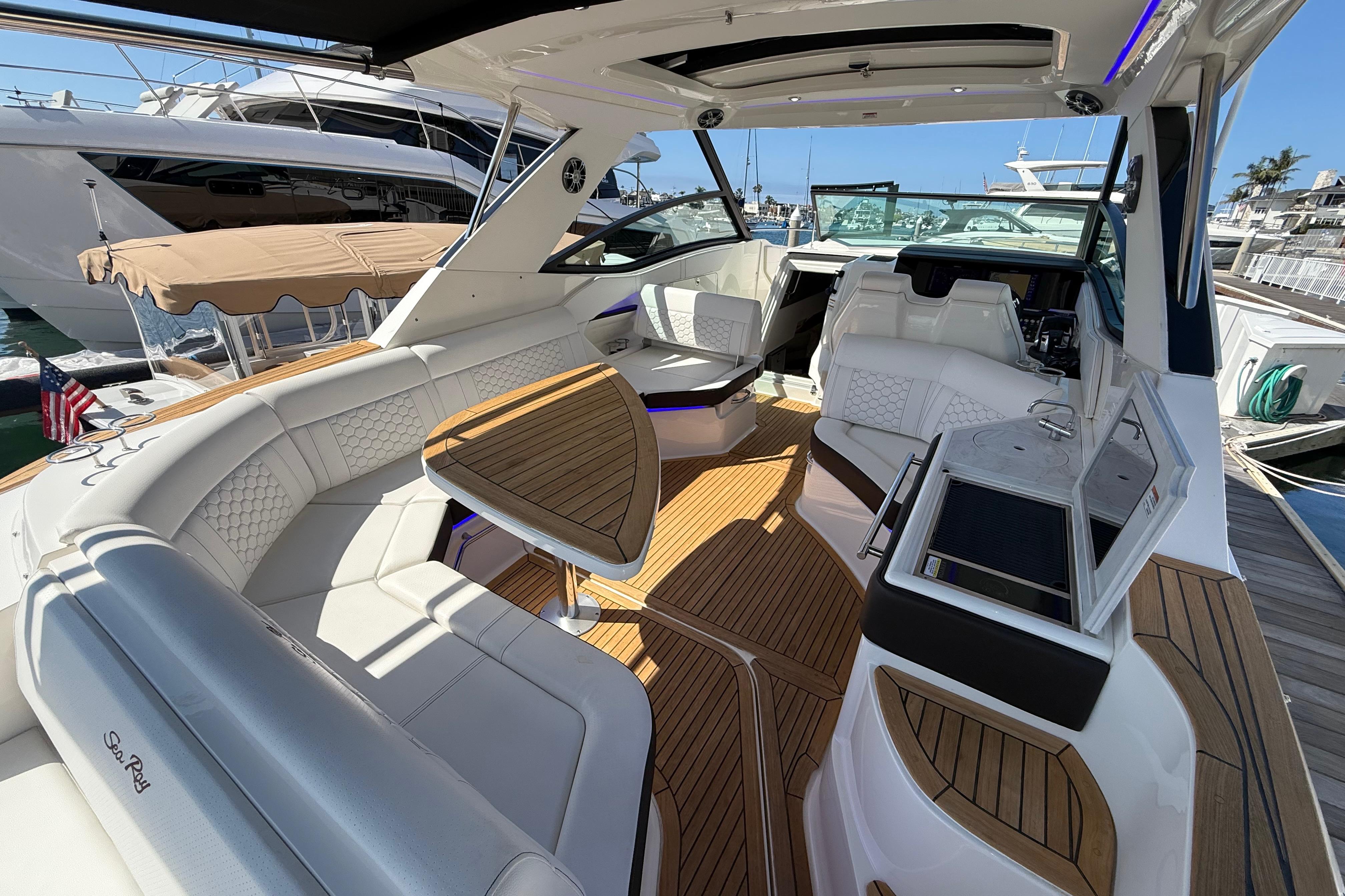 2022 Sea Ray Sundancer 320 #TBMB1408LLC inventory image at Sun Country Marine Group, Newport Beach