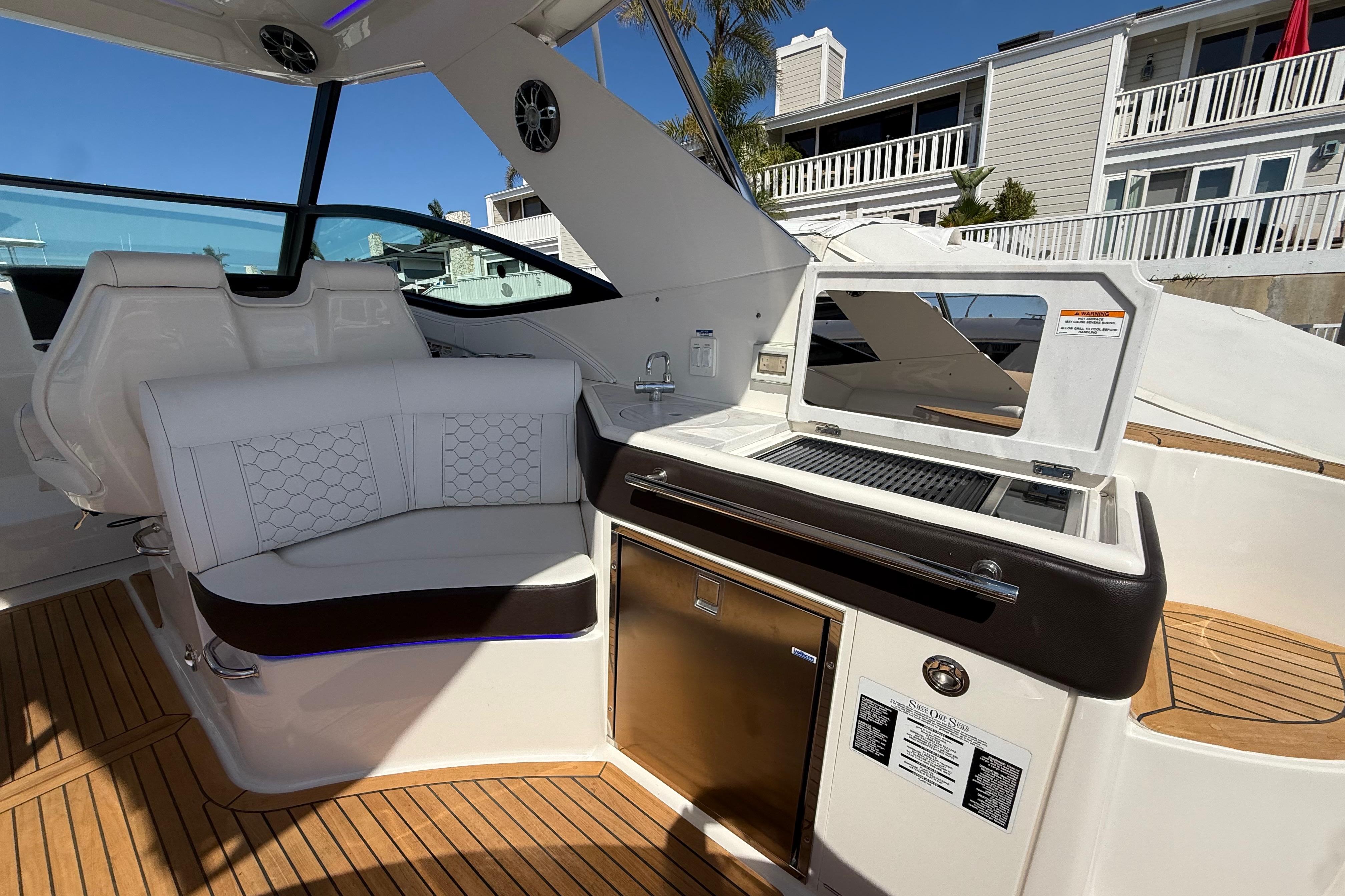 2022 Sea Ray Sundancer 320 #TBMB1408LLC inventory image at Sun Country Marine Group, Newport Beach