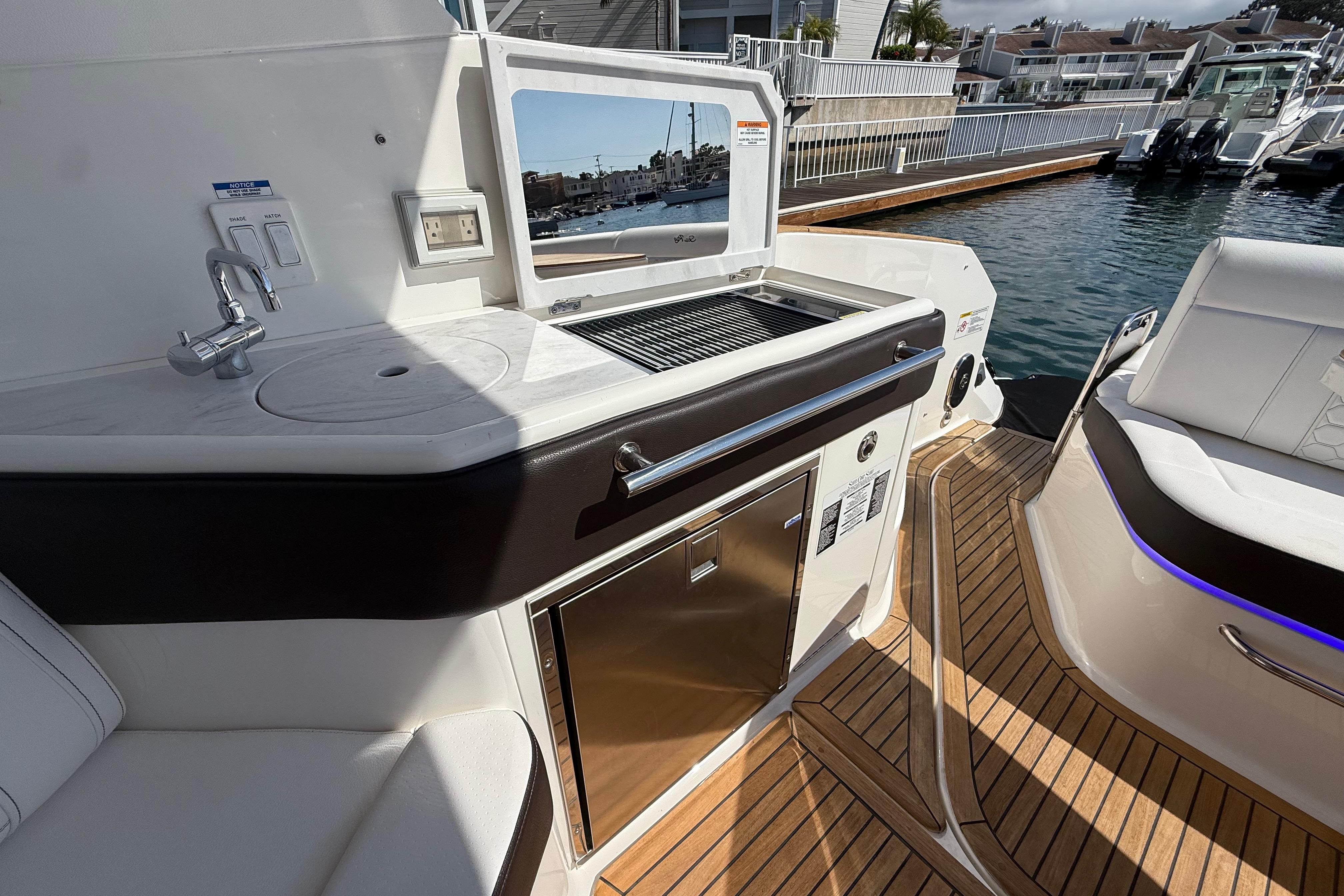 2022 Sea Ray Sundancer 320 #TBMB1408LLC inventory image at Sun Country Marine Group, Newport Beach