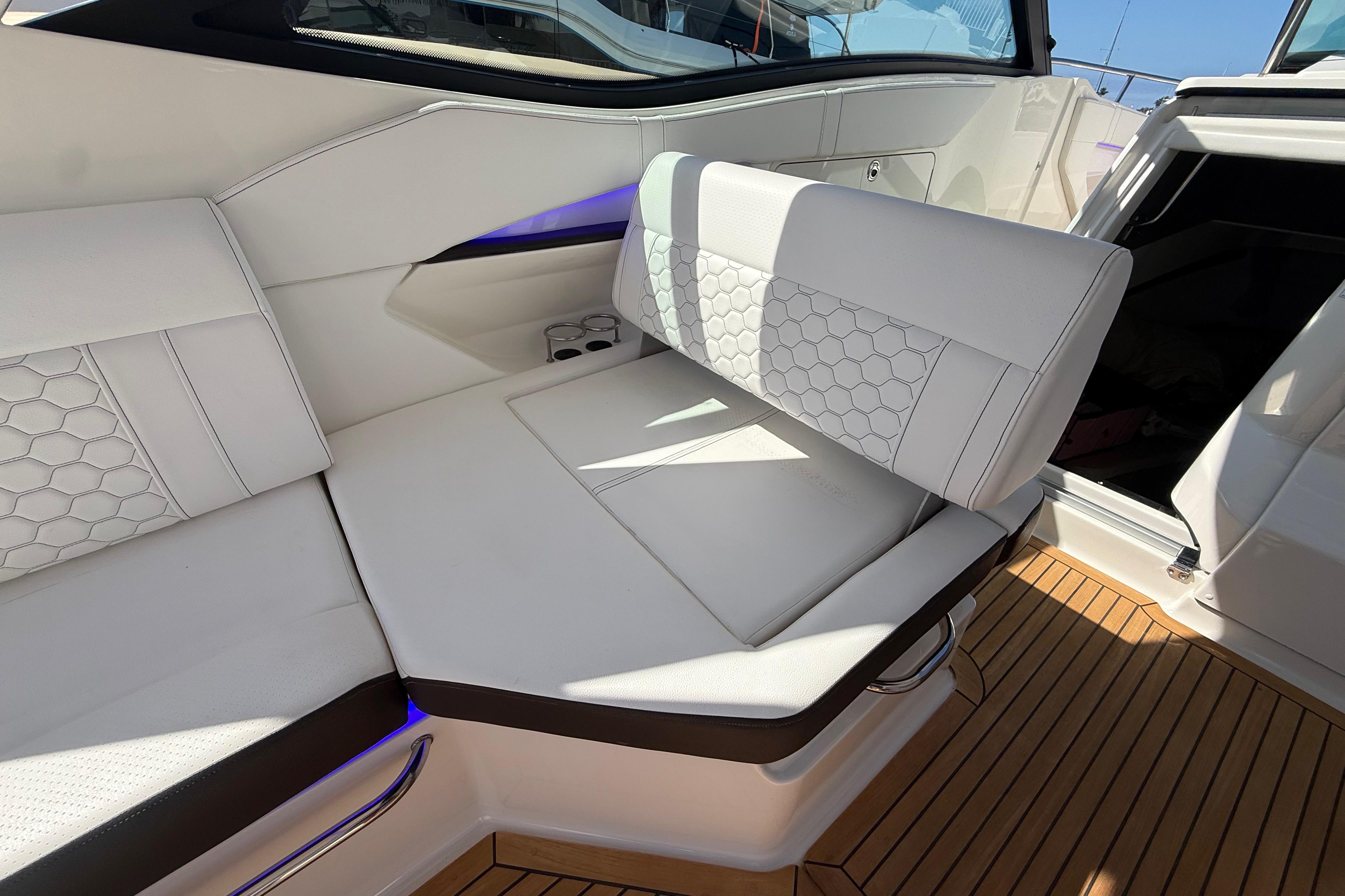 2022 Sea Ray Sundancer 320 #TBMB1408LLC inventory image at Sun Country Marine Group, Newport Beach