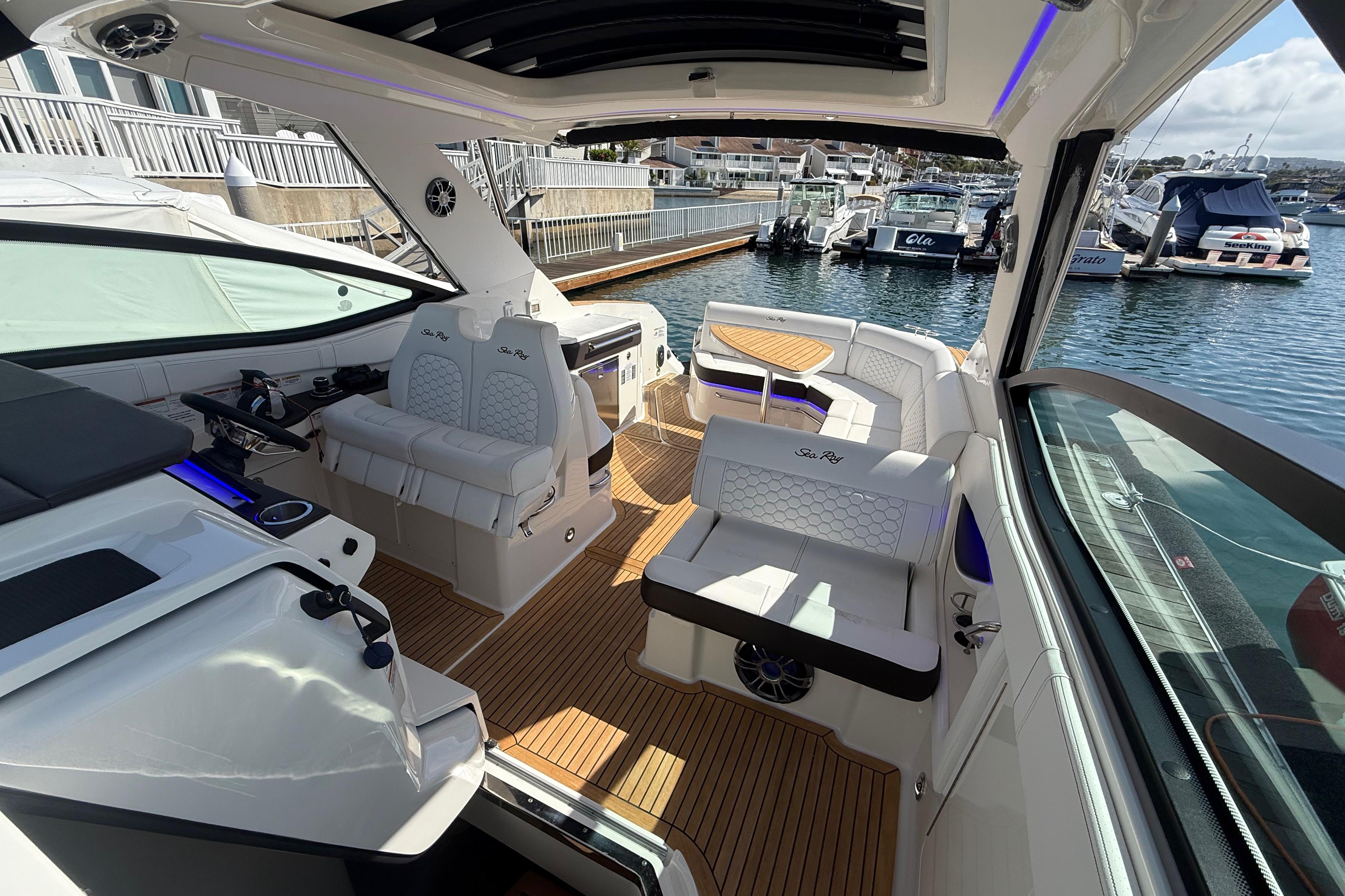 2022 Sea Ray Sundancer 320 #TBMB1408LLC inventory image at Sun Country Marine Group, Newport Beach