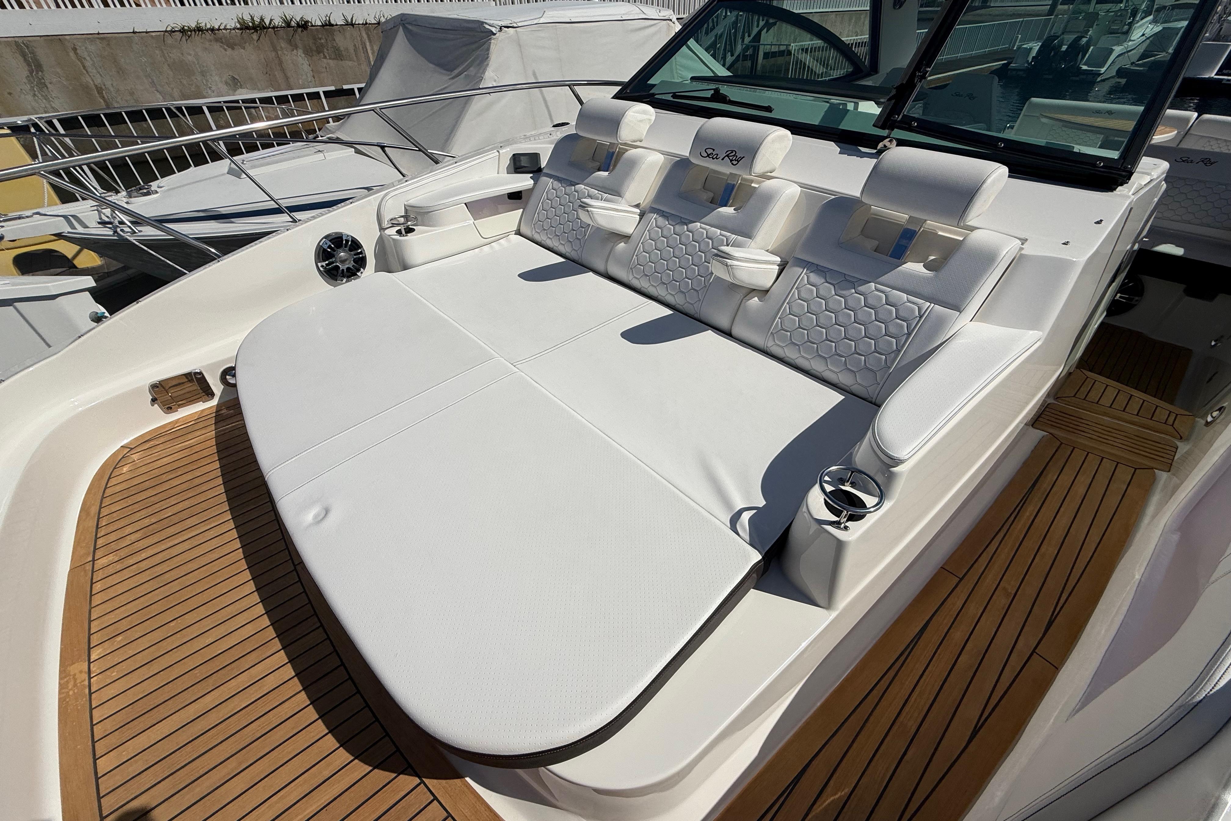 2022 Sea Ray Sundancer 320 #TBMB1408LLC inventory image at Sun Country Marine Group, Newport Beach