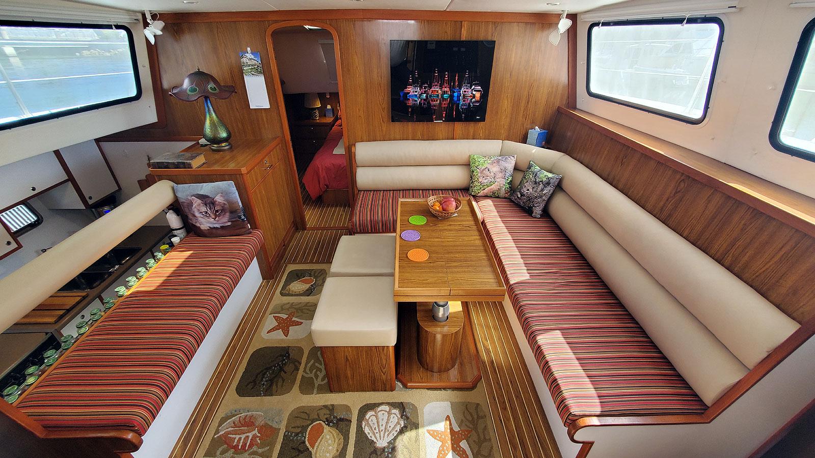 Endeavour-44 TrawlerCat 2012-Nine Lives SC-US-Salon Forward-9702901 | Thumbnail