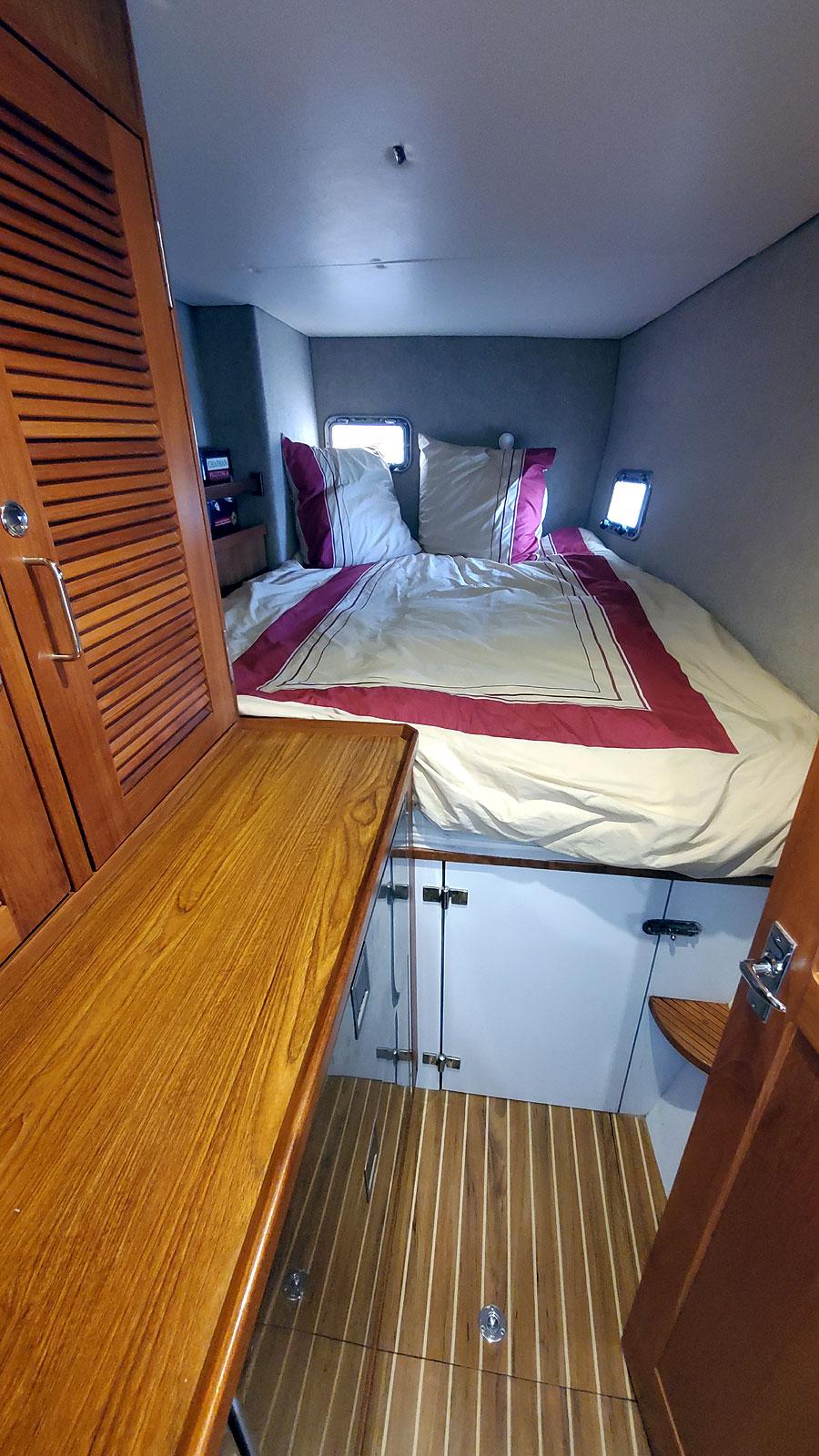 Endeavour-44 TrawlerCat 2012-Nine Lives SC-US-Guest Stateroom Port Aft-9702901 | Thumbnail