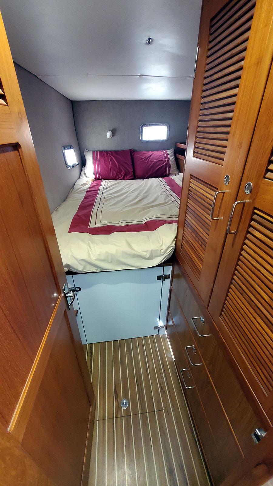 Endeavour-44 TrawlerCat 2012-Nine Lives SC-US-Guest Stateroom Starboard Aft-9702901 | Thumbnail