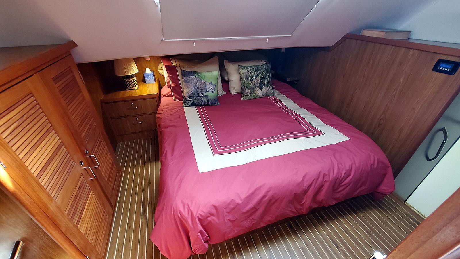 Endeavour-44 TrawlerCat 2012-Nine Lives SC-US-Master Stateroom Forward-9702901 | Thumbnail