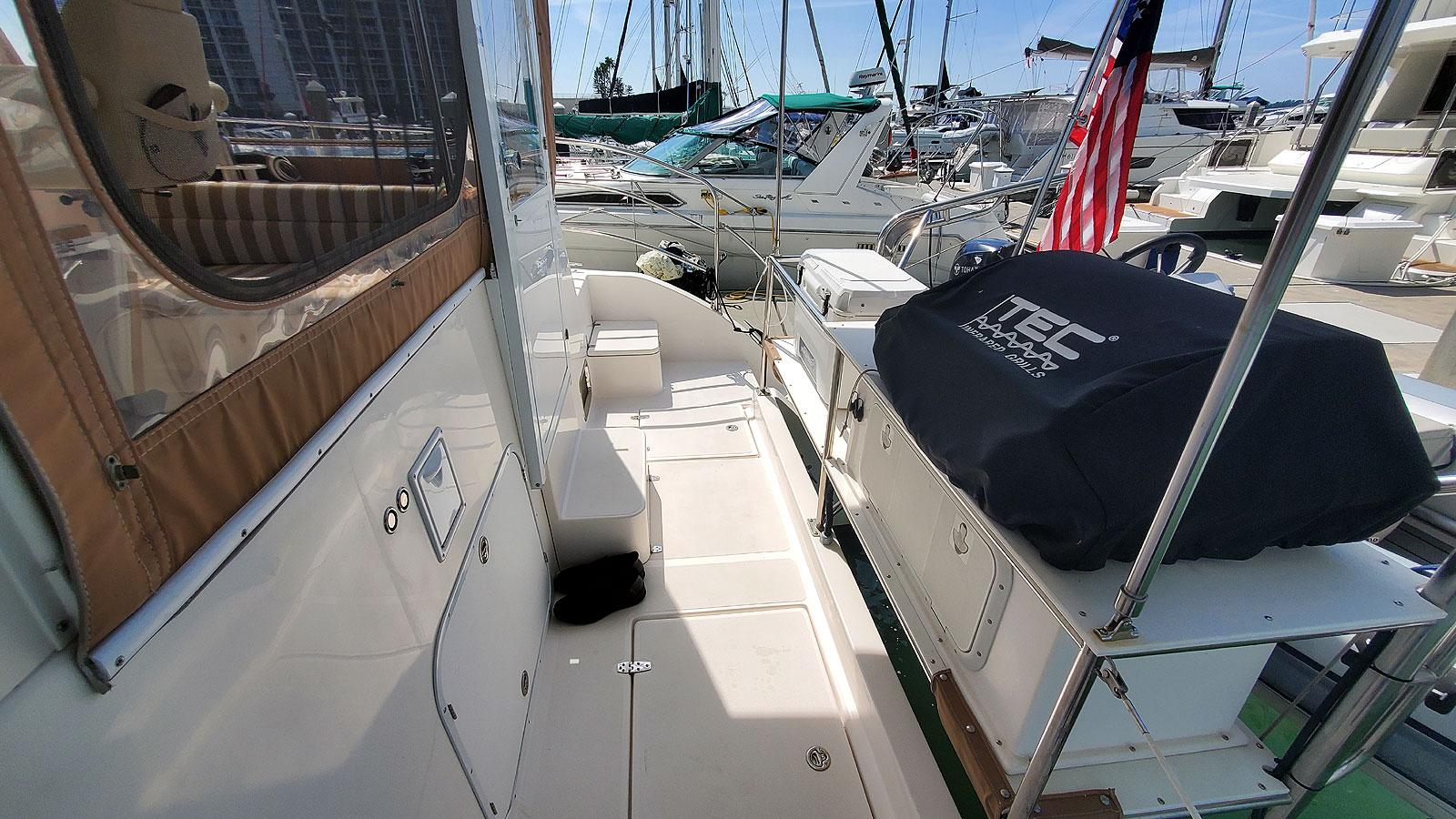 Endeavour-44 TrawlerCat 2012-Nine Lives SC-US-Aft Deck Starboard-9702901 | Thumbnail