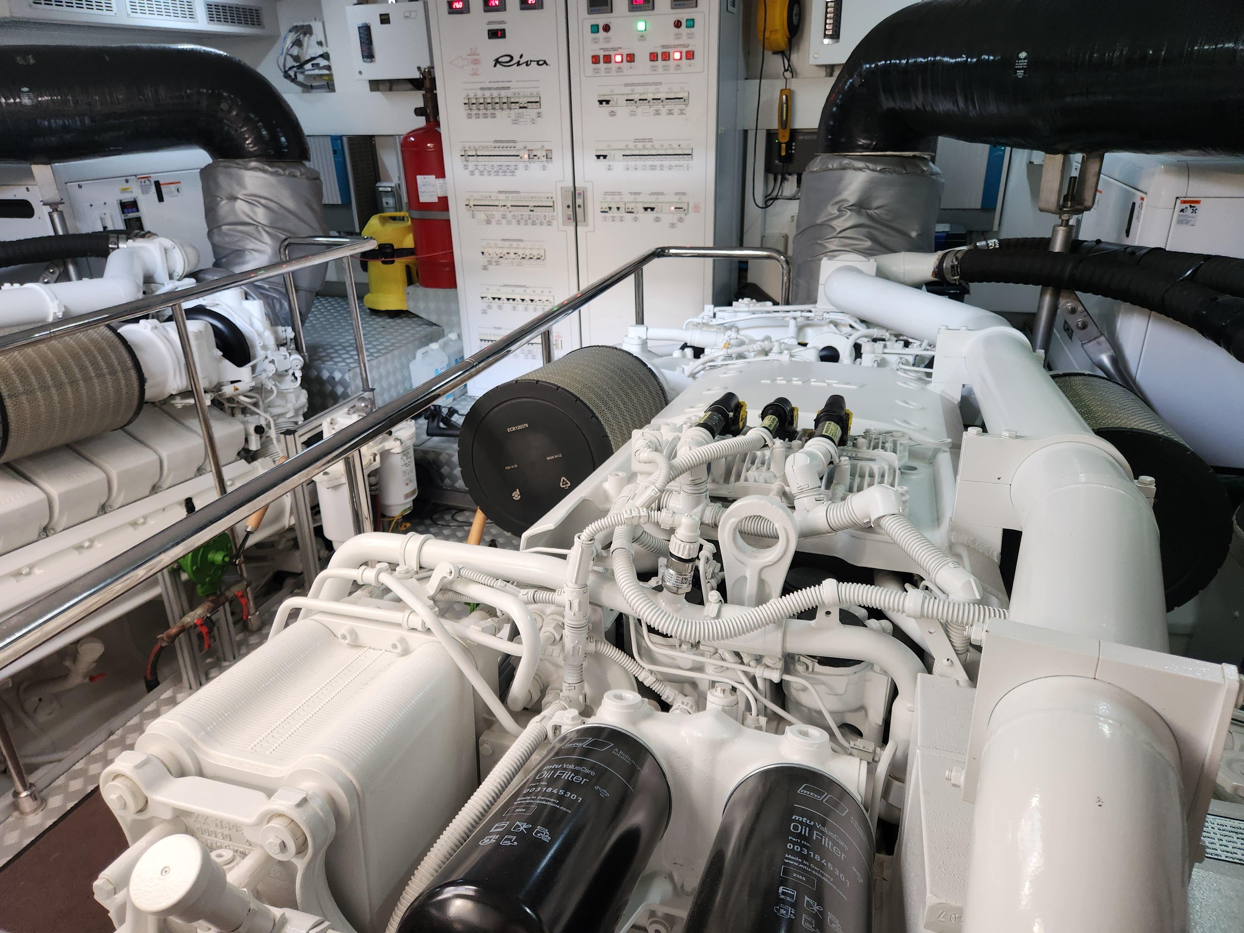 2019 Riva 98 