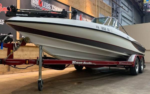 2004 Triton boat for sale, model of the boat is SF-21 & Image # 5 of 15