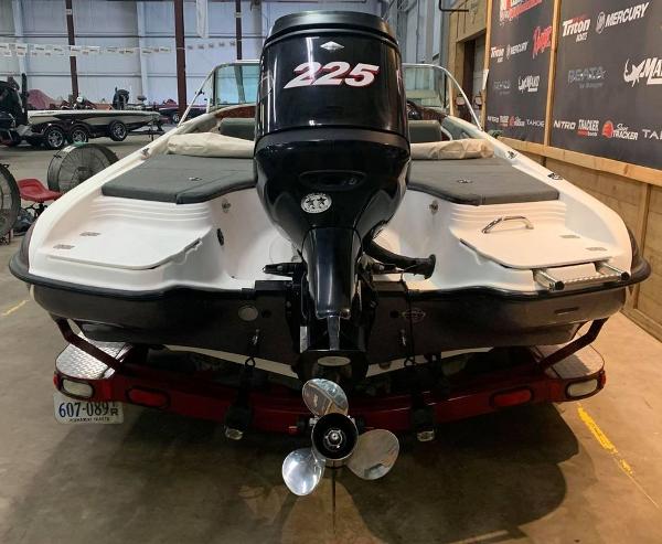 2004 Triton boat for sale, model of the boat is SF-21 & Image # 7 of 15