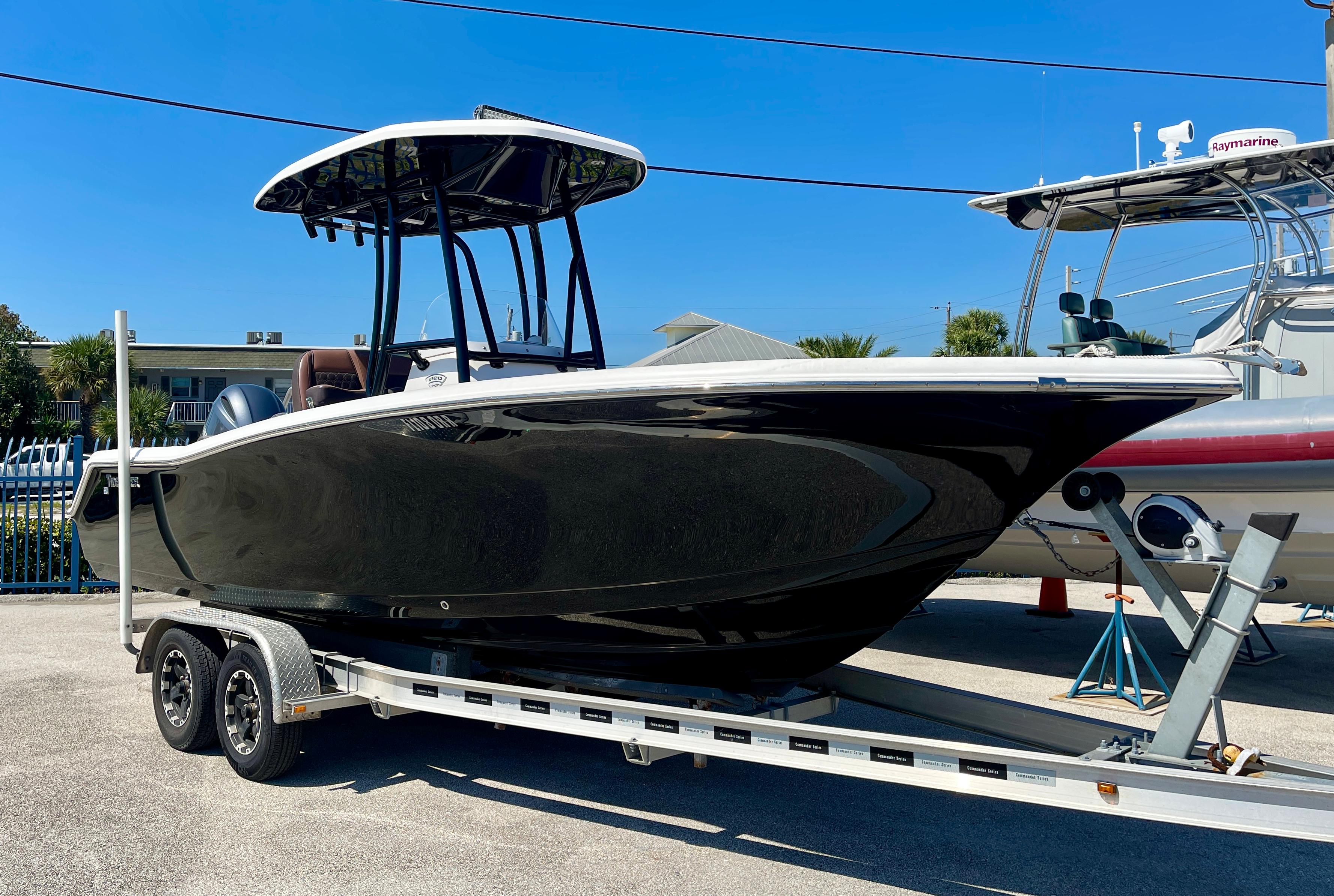 Tidewater 220 CC-Starboard Profile on the lot