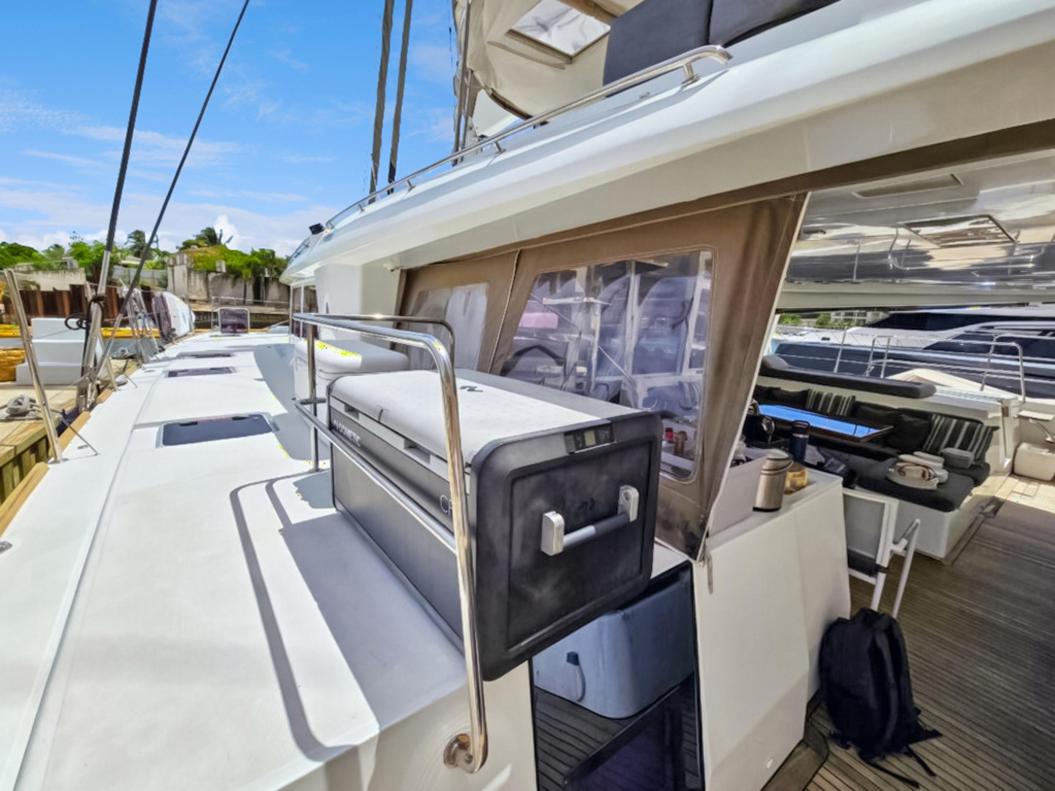 Lagoon-560 S2 2015-Cool Runnings IV SC-US-Lagoon 560 S2 yacht deck, 2015 model, featuring outdoor seating and modern amenities.-9782915 | Thumbnail