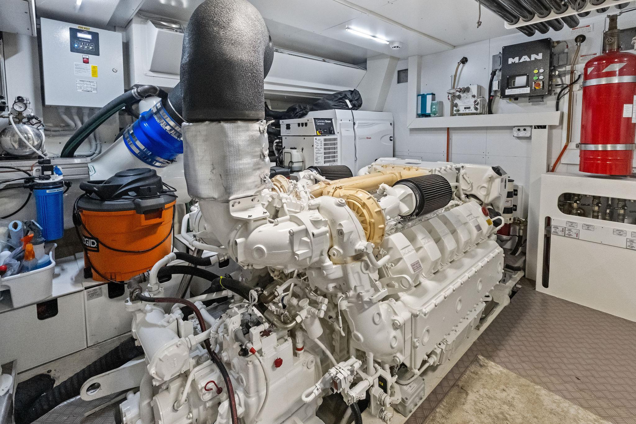 2018 Ferretti Yachts 78 