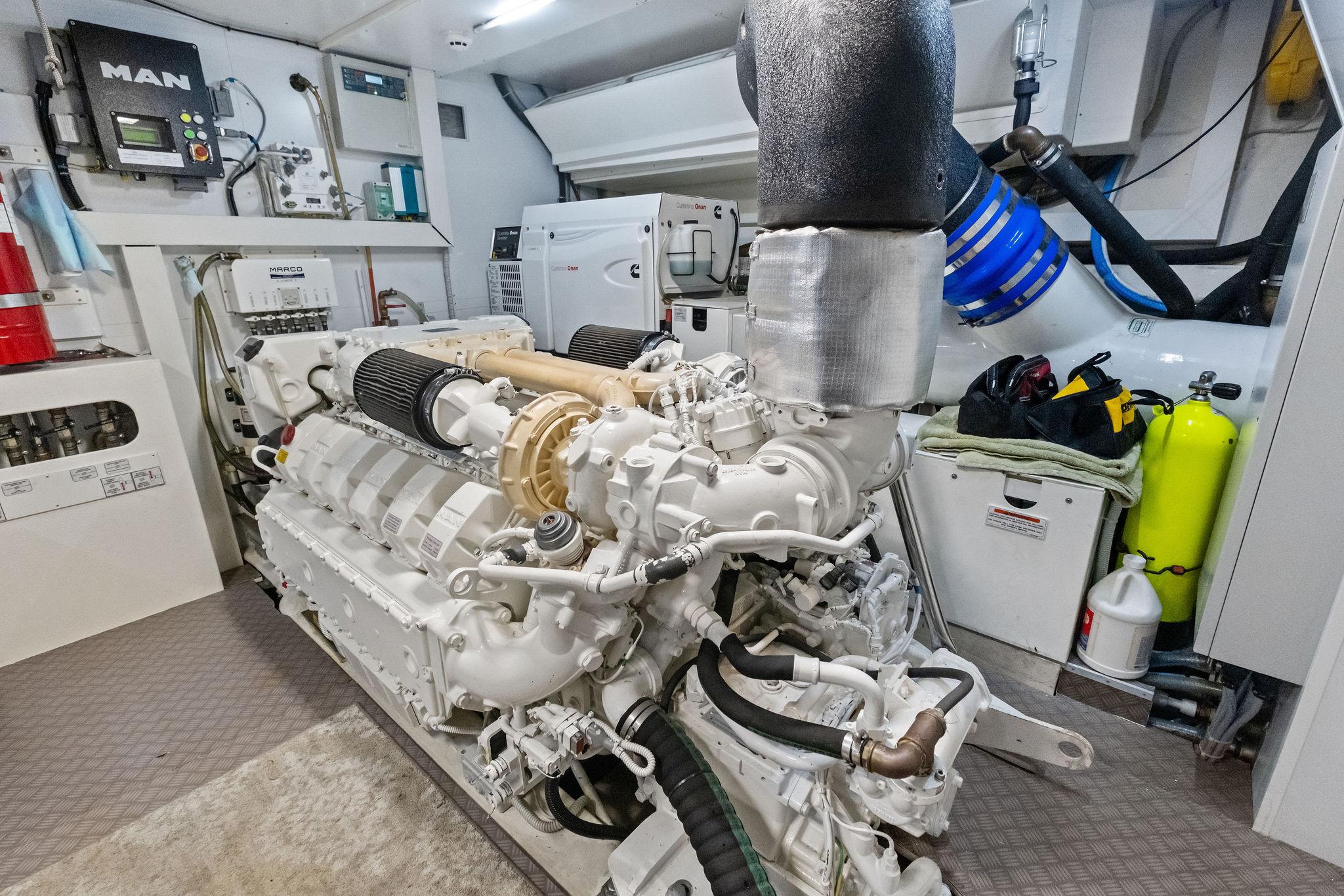 2018 Ferretti Yachts 78 