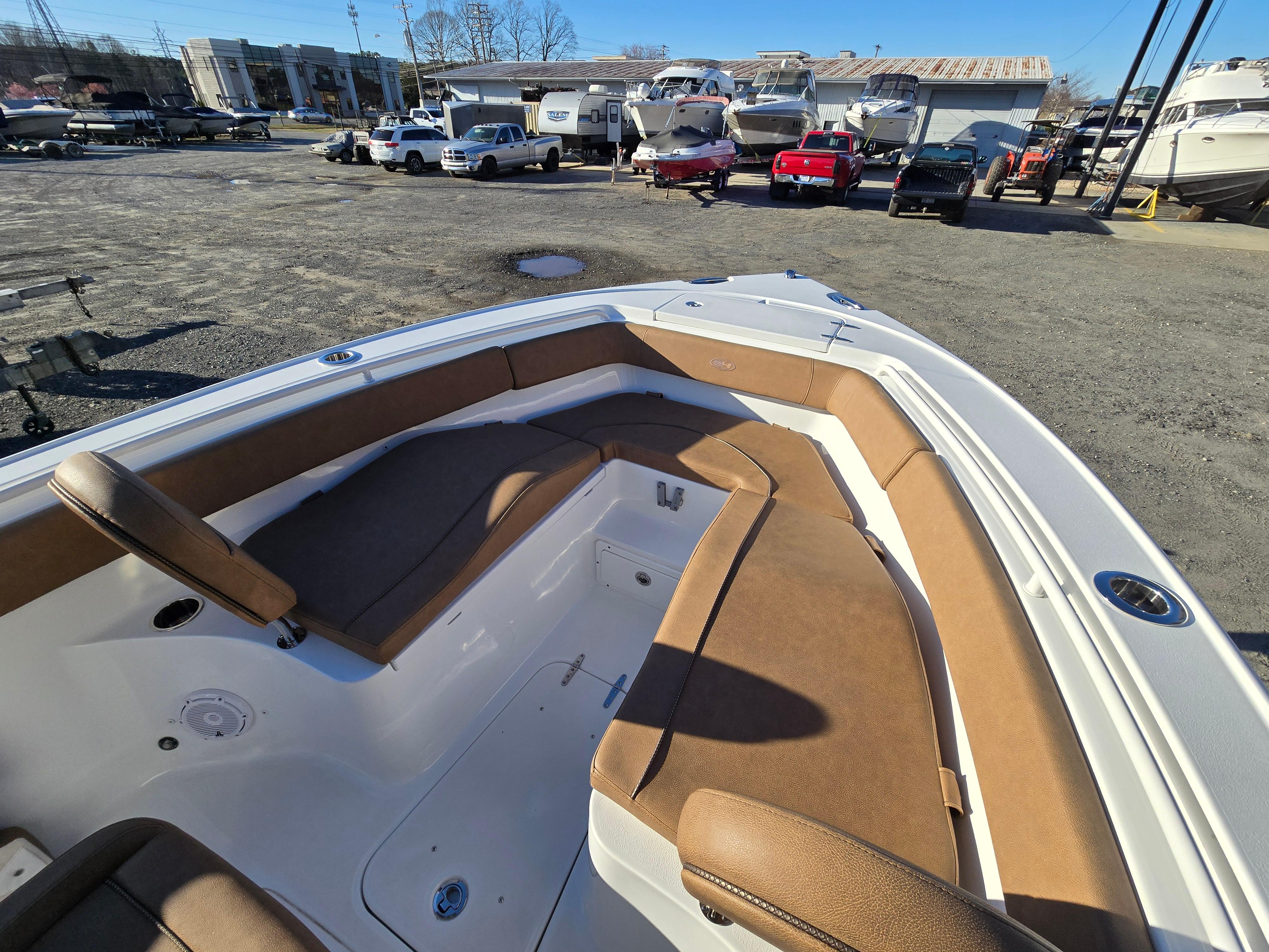 2022-sea-hunt-ultra-255-se-power-9712936-20250312084659980-1_XLARGE