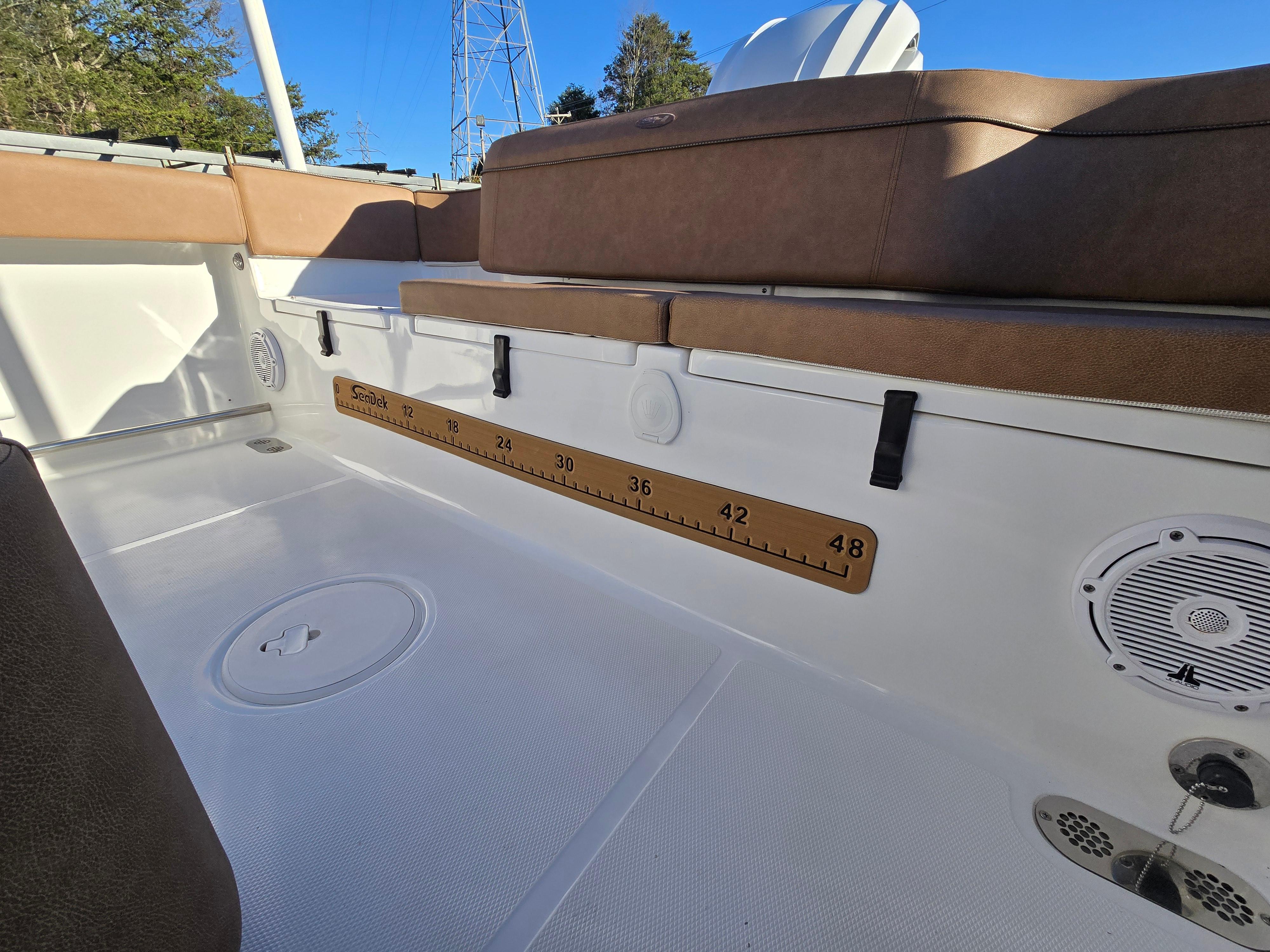 2022-sea-hunt-ultra-255-se-power-9712936-20250312084804037-1_XLARGE