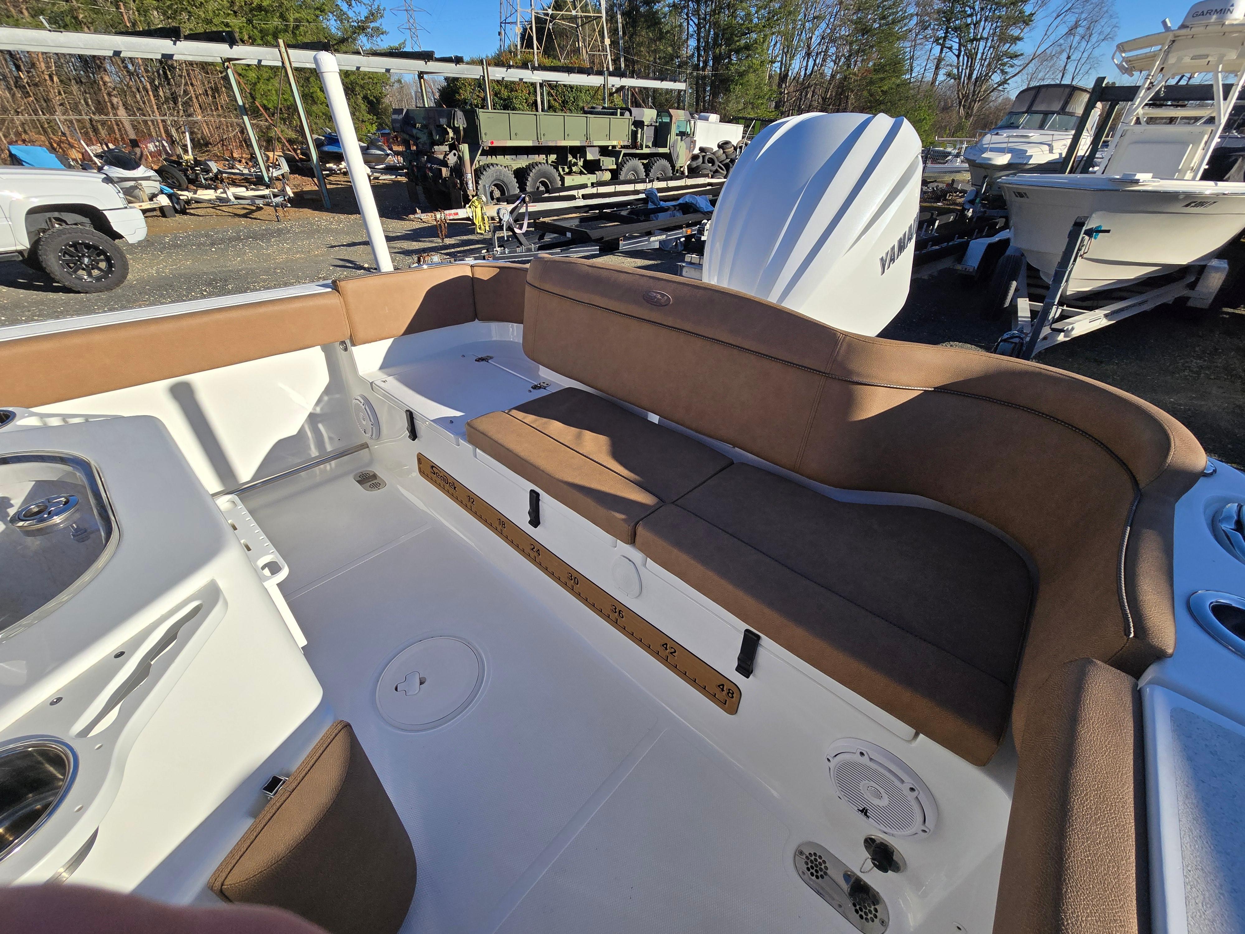 2022-sea-hunt-ultra-255-se-power-9712936-20250312084807993-1_XLARGE