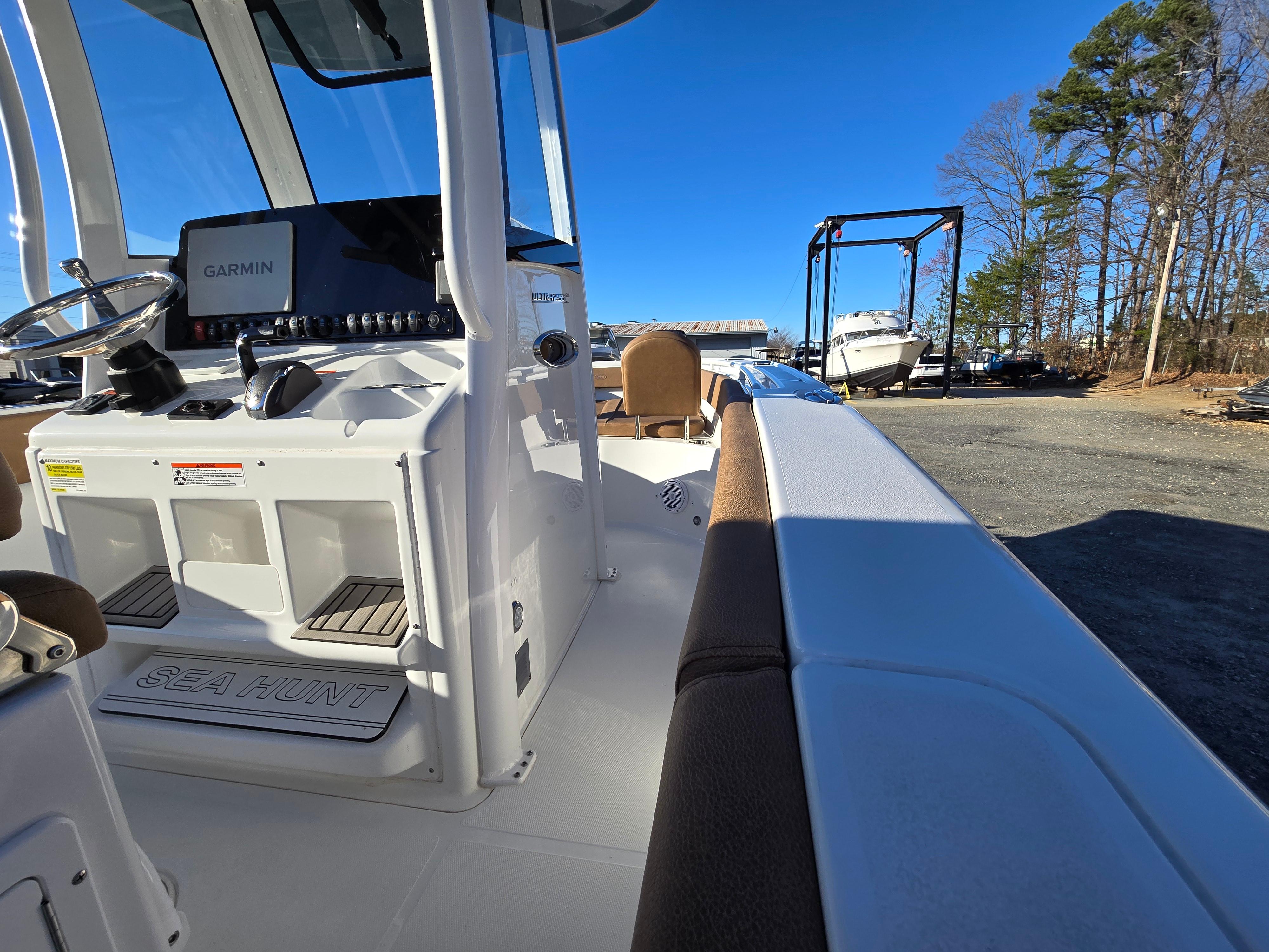 2022-sea-hunt-ultra-255-se-power-9712936-20250312084819849-1_XLARGE