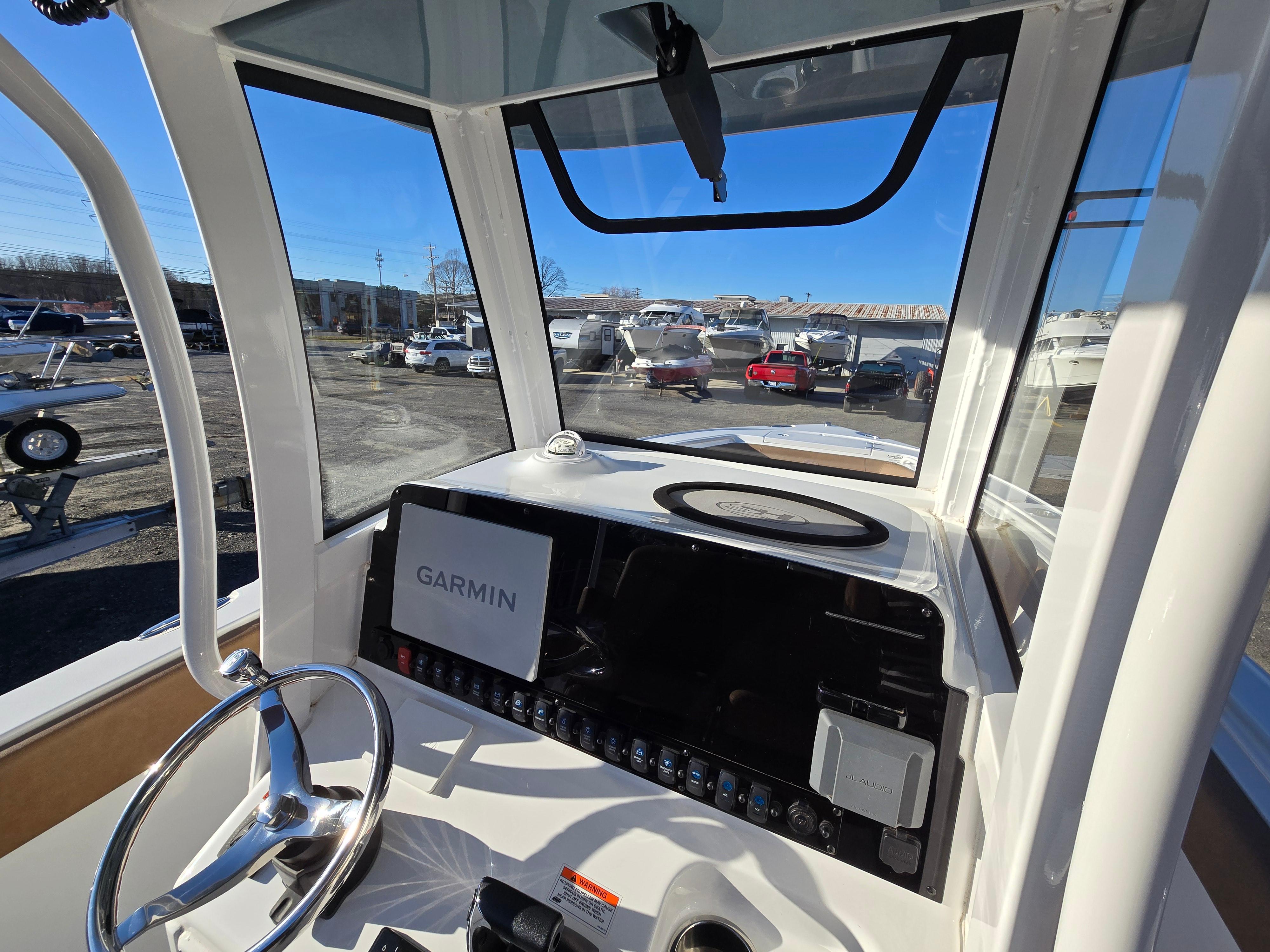 2022-sea-hunt-ultra-255-se-power-9712936-20250312084827752-1_XLARGE