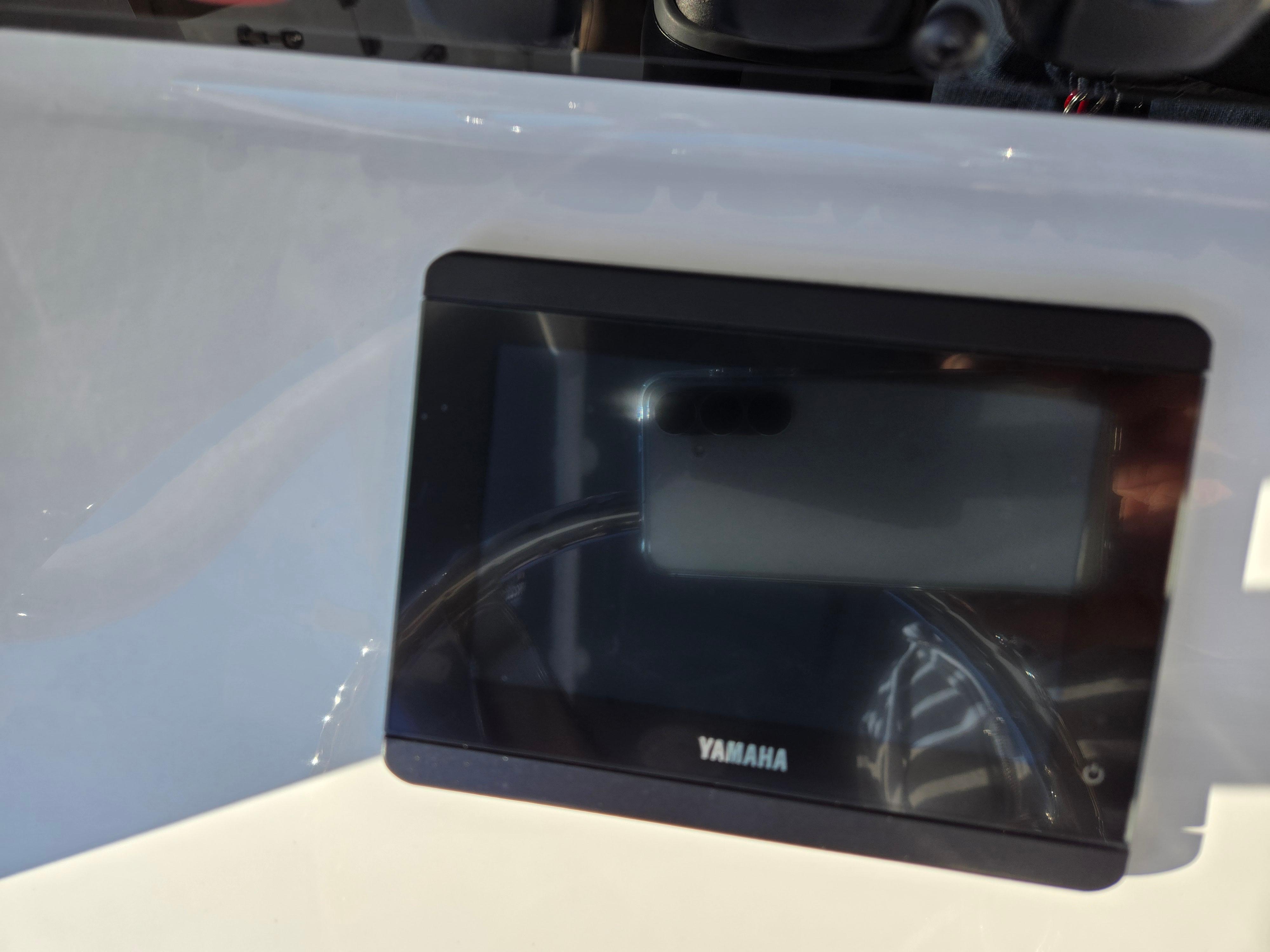 2022-sea-hunt-ultra-255-se-power-9712936-20250312084908867-1_XLARGE