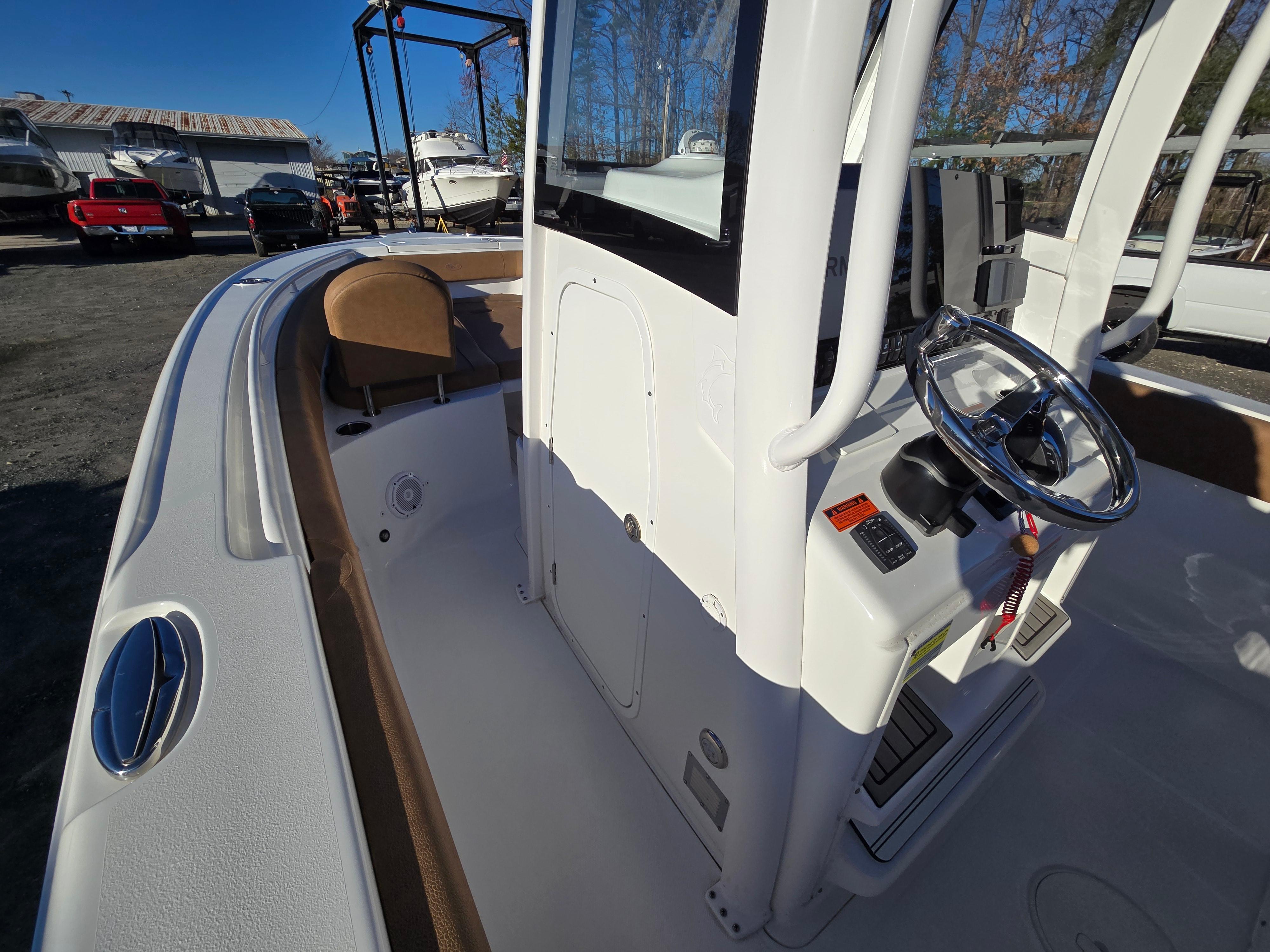 2022-sea-hunt-ultra-255-se-power-9712936-20250312084917110-1_XLARGE