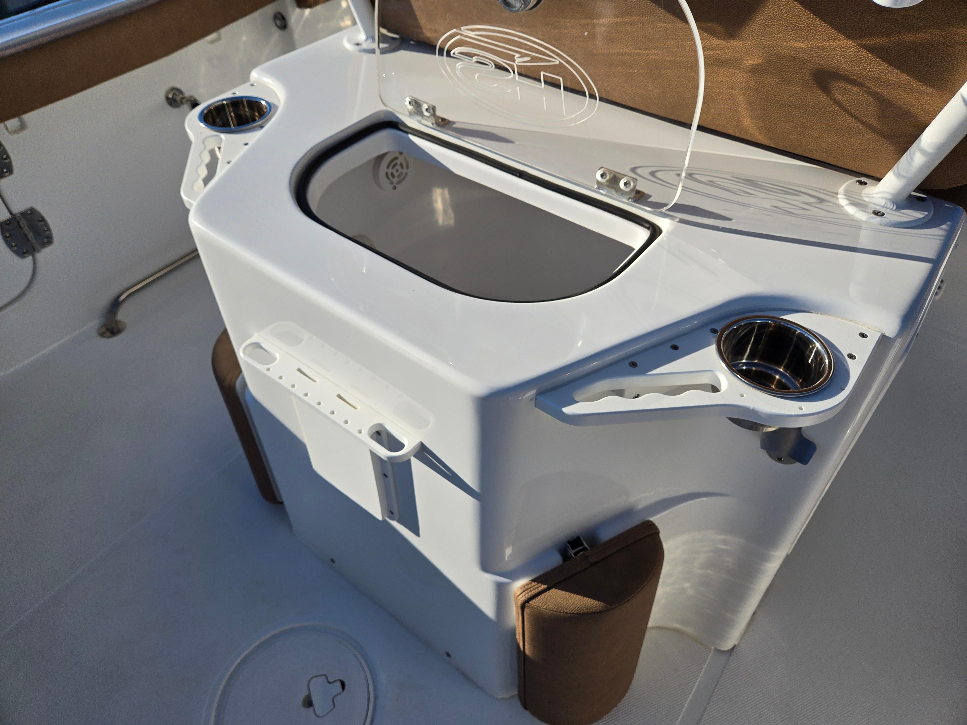 2022-sea-hunt-ultra-255-se-power-9712936-20250312084937195-1_XLARGE
