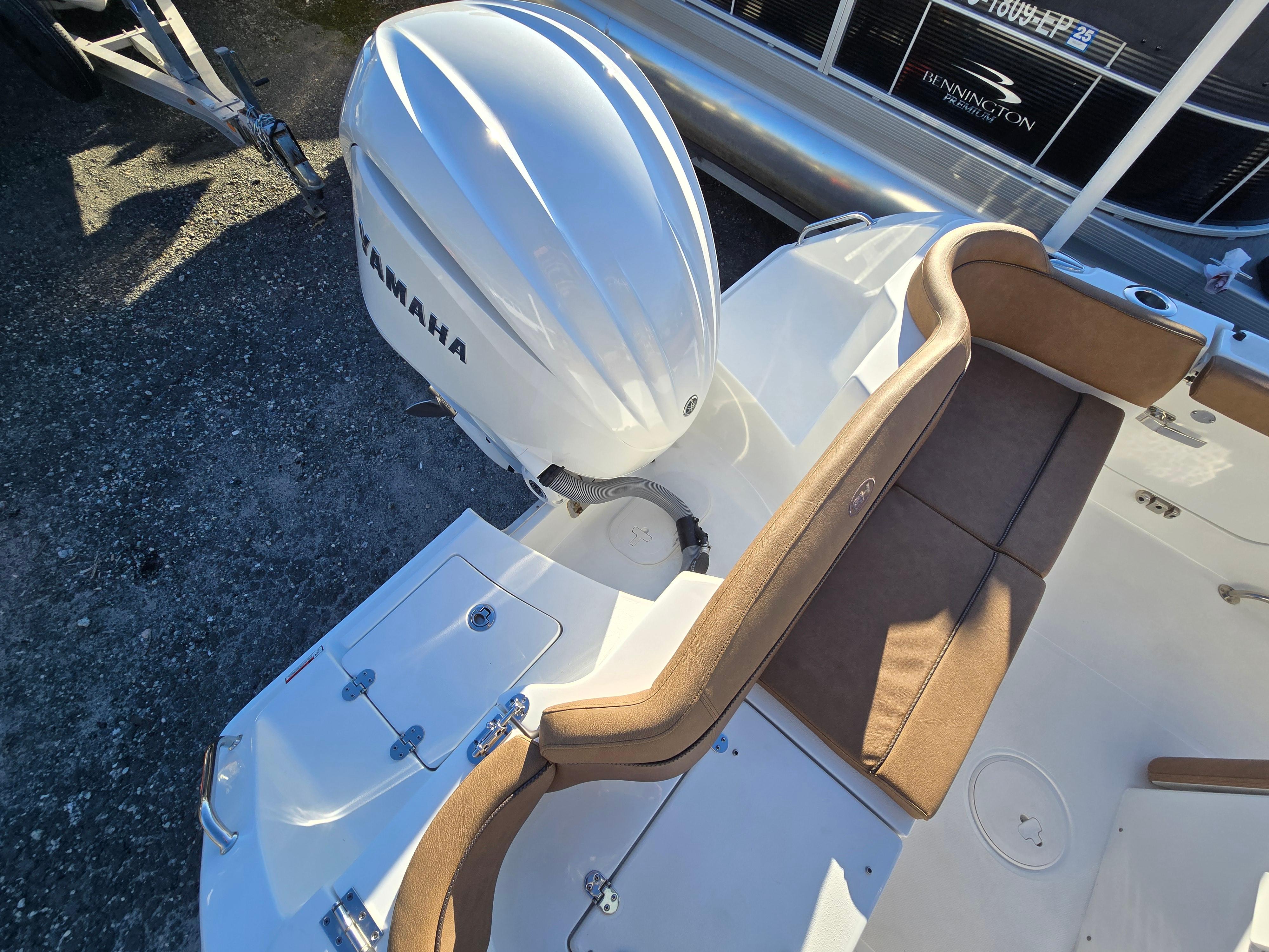 2022-sea-hunt-ultra-255-se-power-9712936-20250312084949486-1_XLARGE