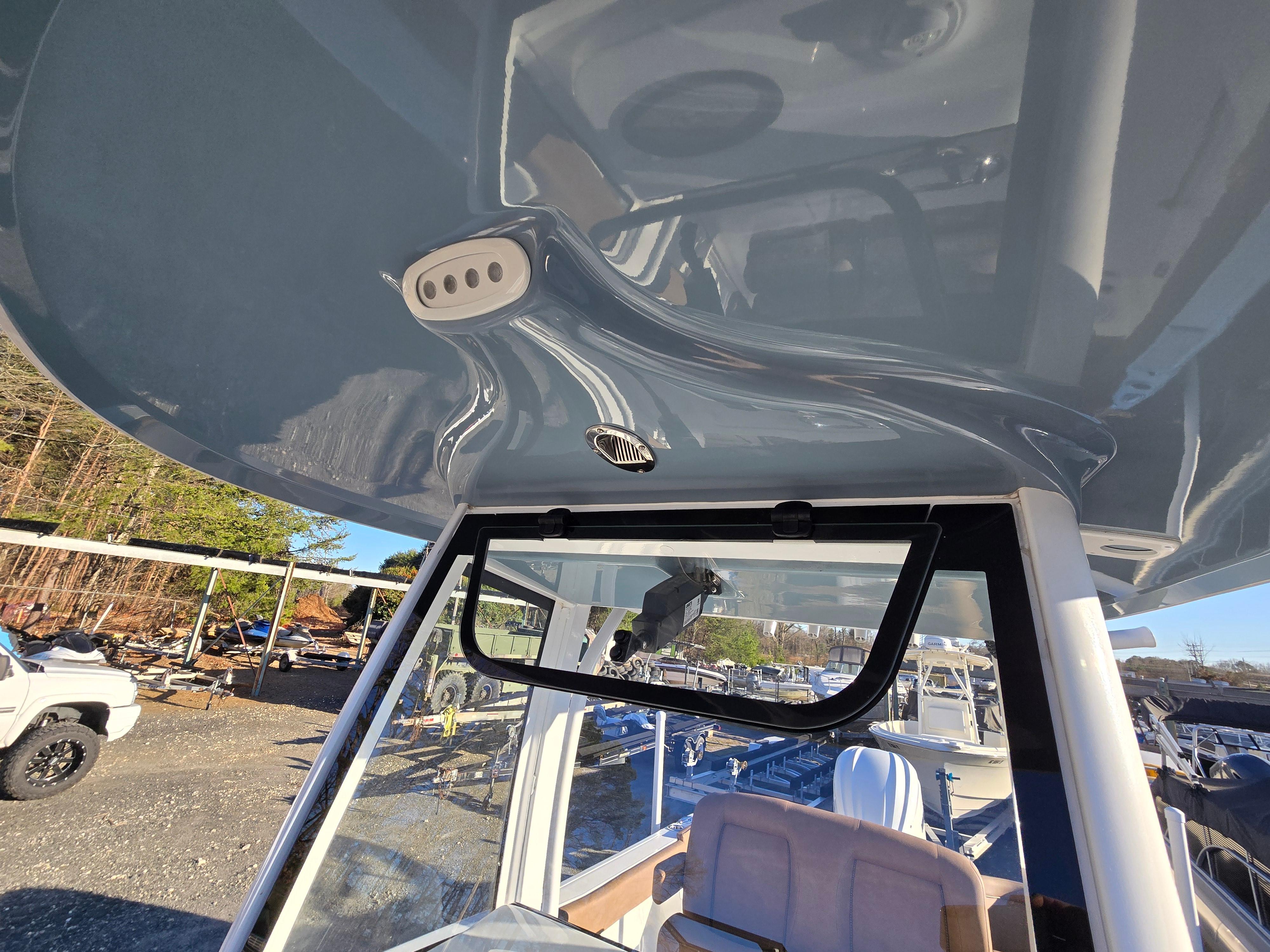 2022-sea-hunt-ultra-255-se-power-9712936-20250312085025461-1_XLARGE