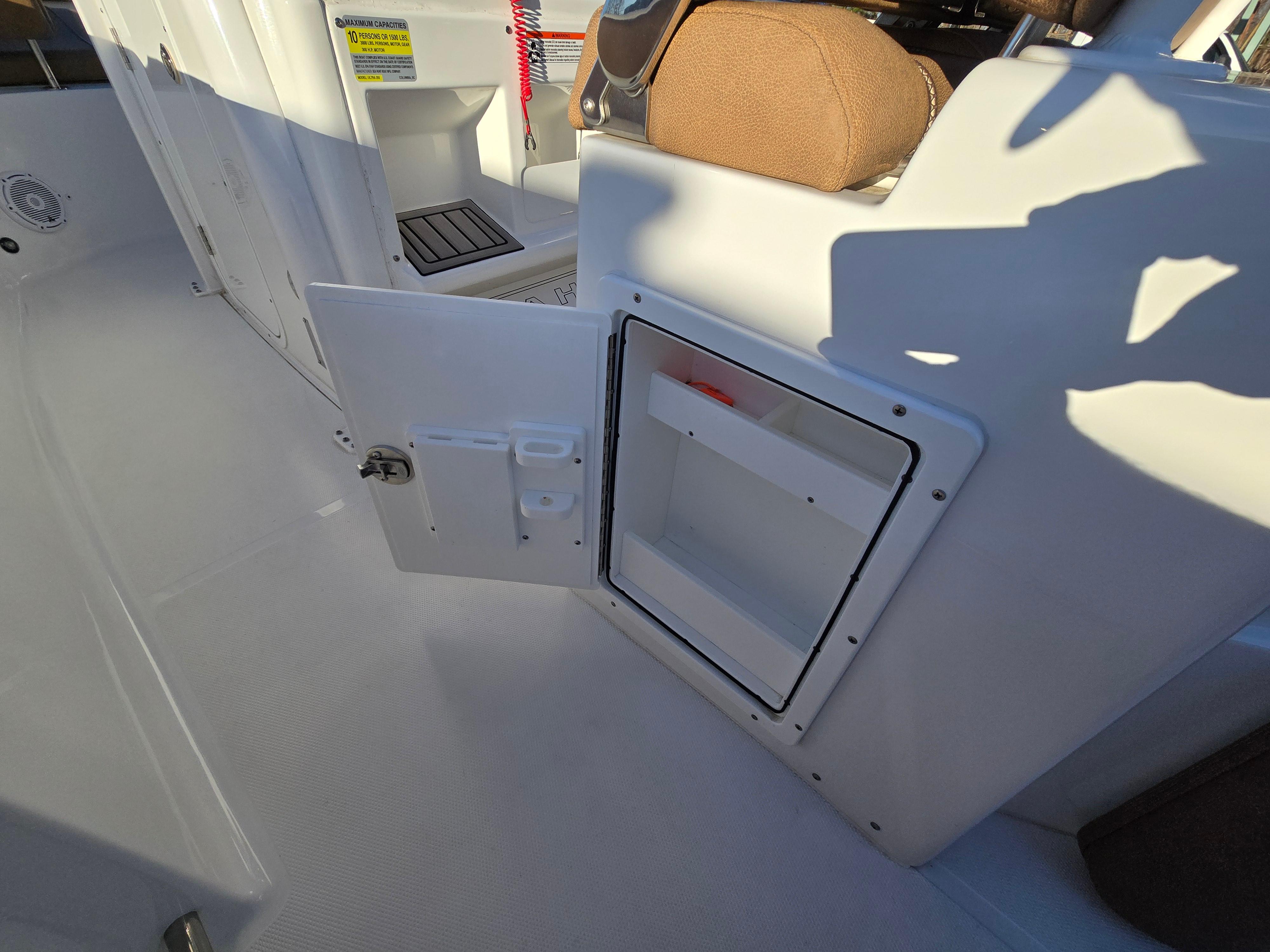 2022-sea-hunt-ultra-255-se-power-9712936-20250312085029199-1_XLARGE