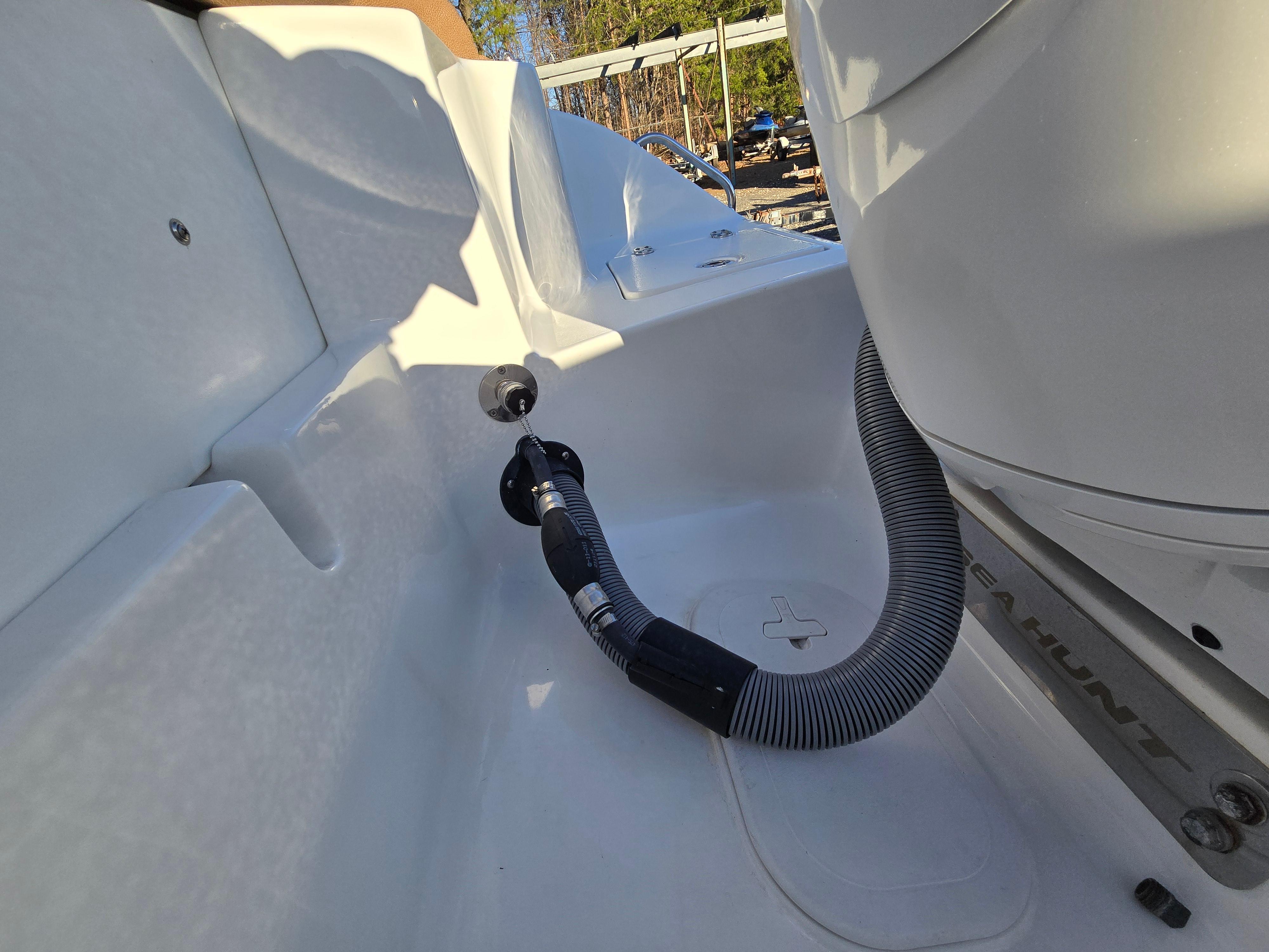 2022-sea-hunt-ultra-255-se-power-9712936-20250312085045274-1_XLARGE