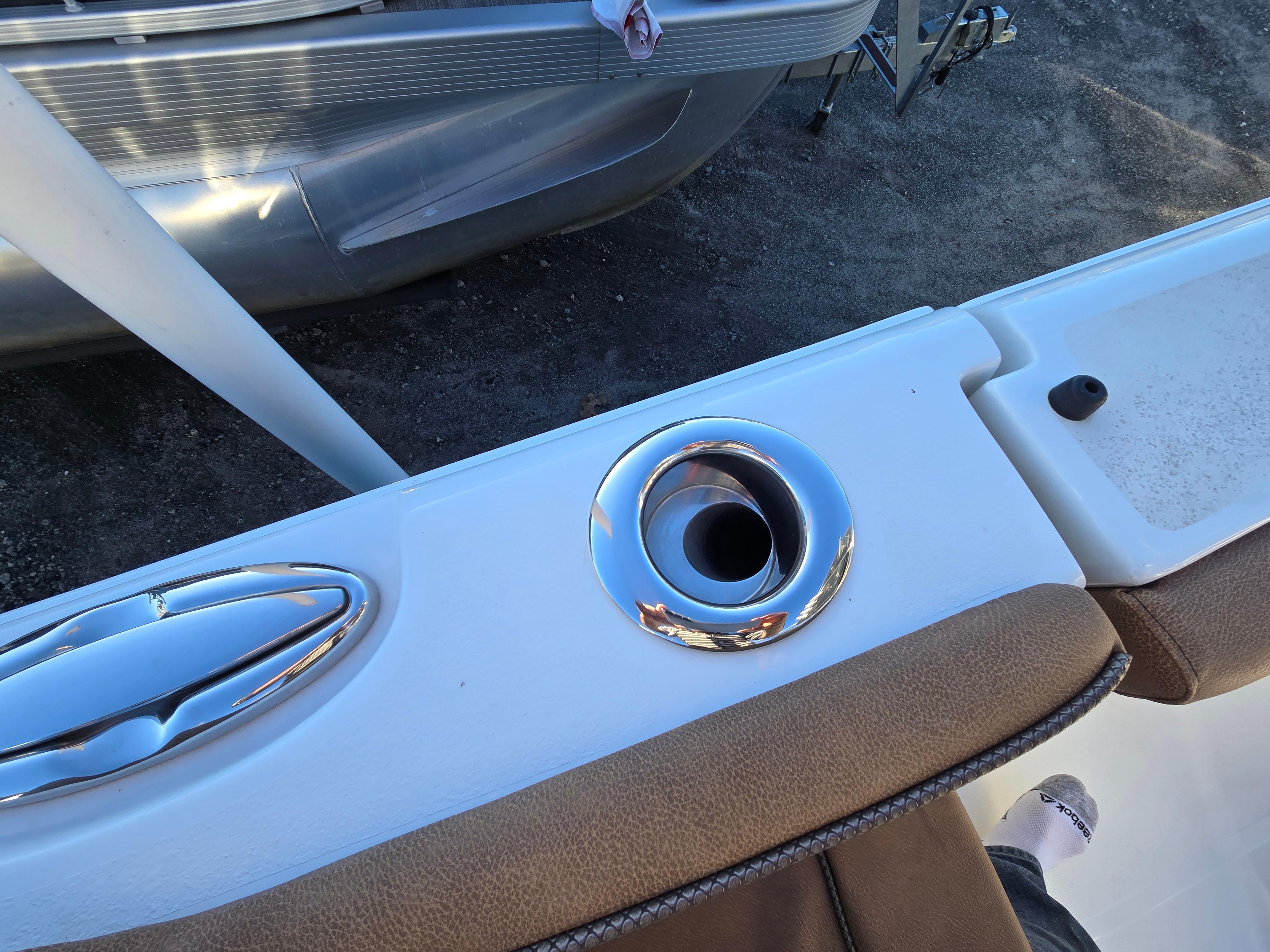 2022-sea-hunt-ultra-255-se-power-9712936-20250312085053439-1_XLARGE