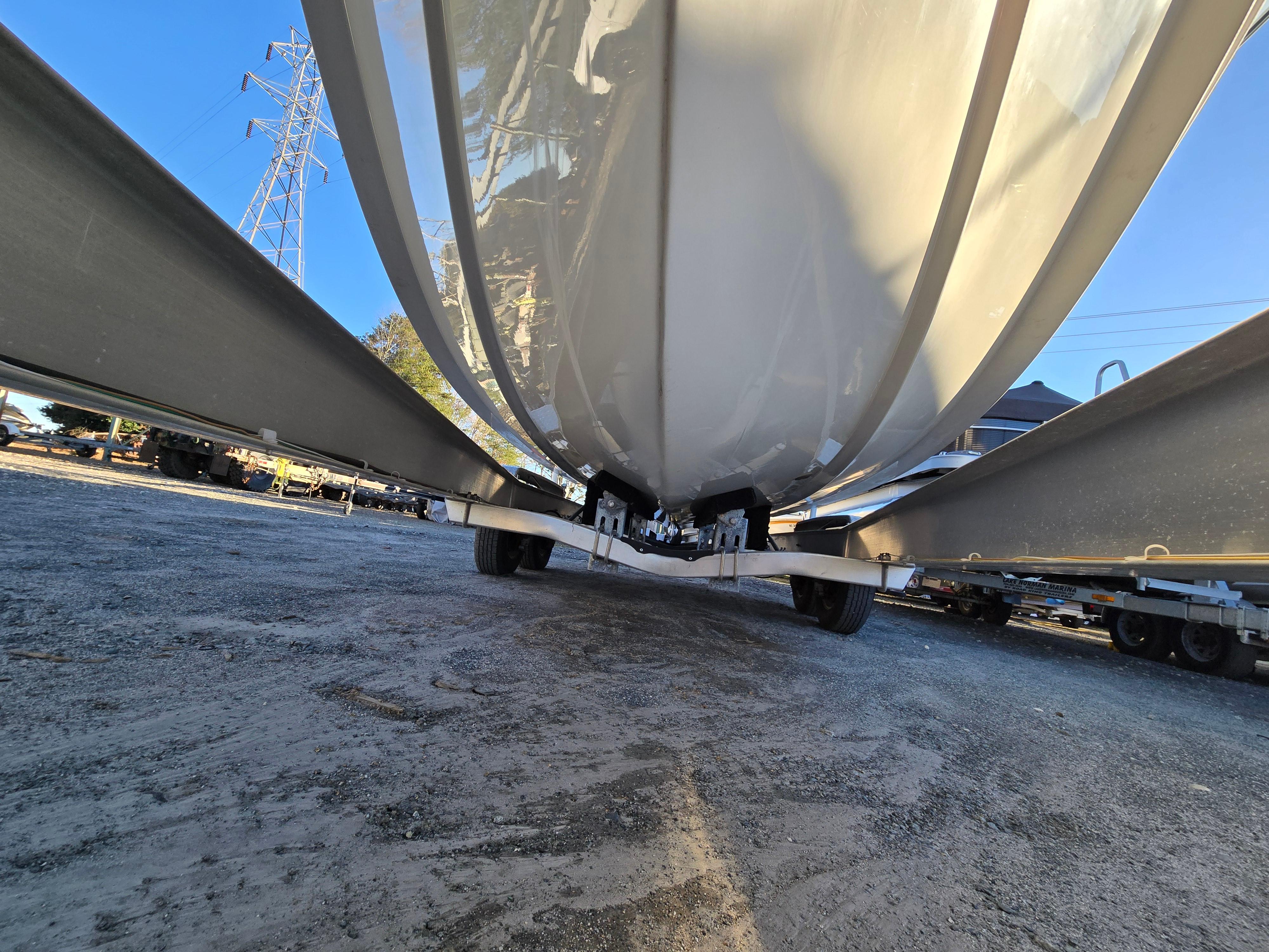 2022-sea-hunt-ultra-255-se-power-9712936-20250312085251777-1_XLARGE