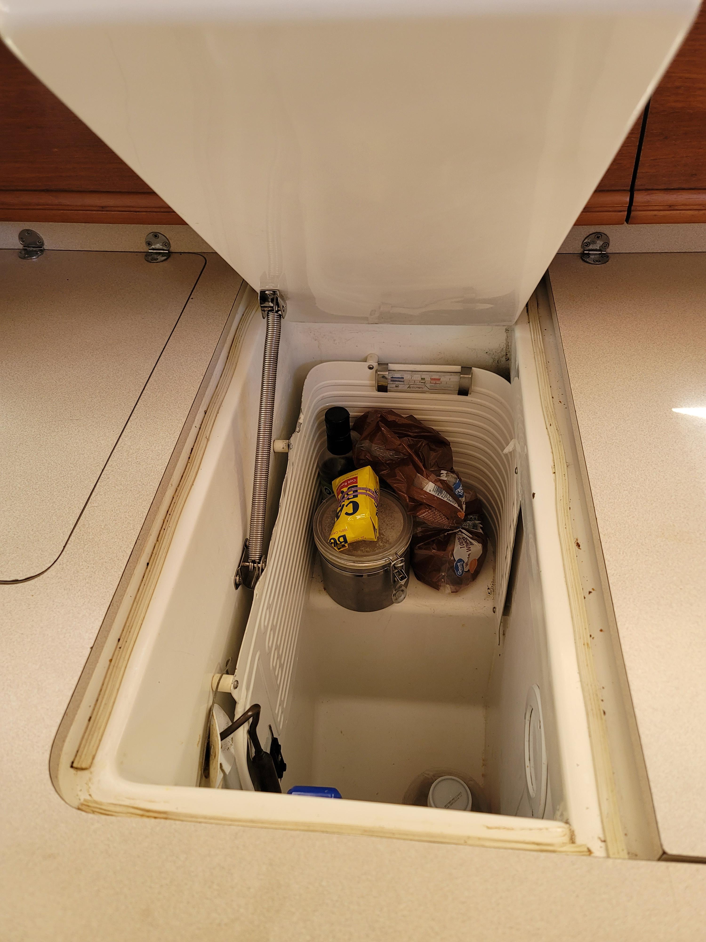 Proxima Yacht Photos Pics Freezer