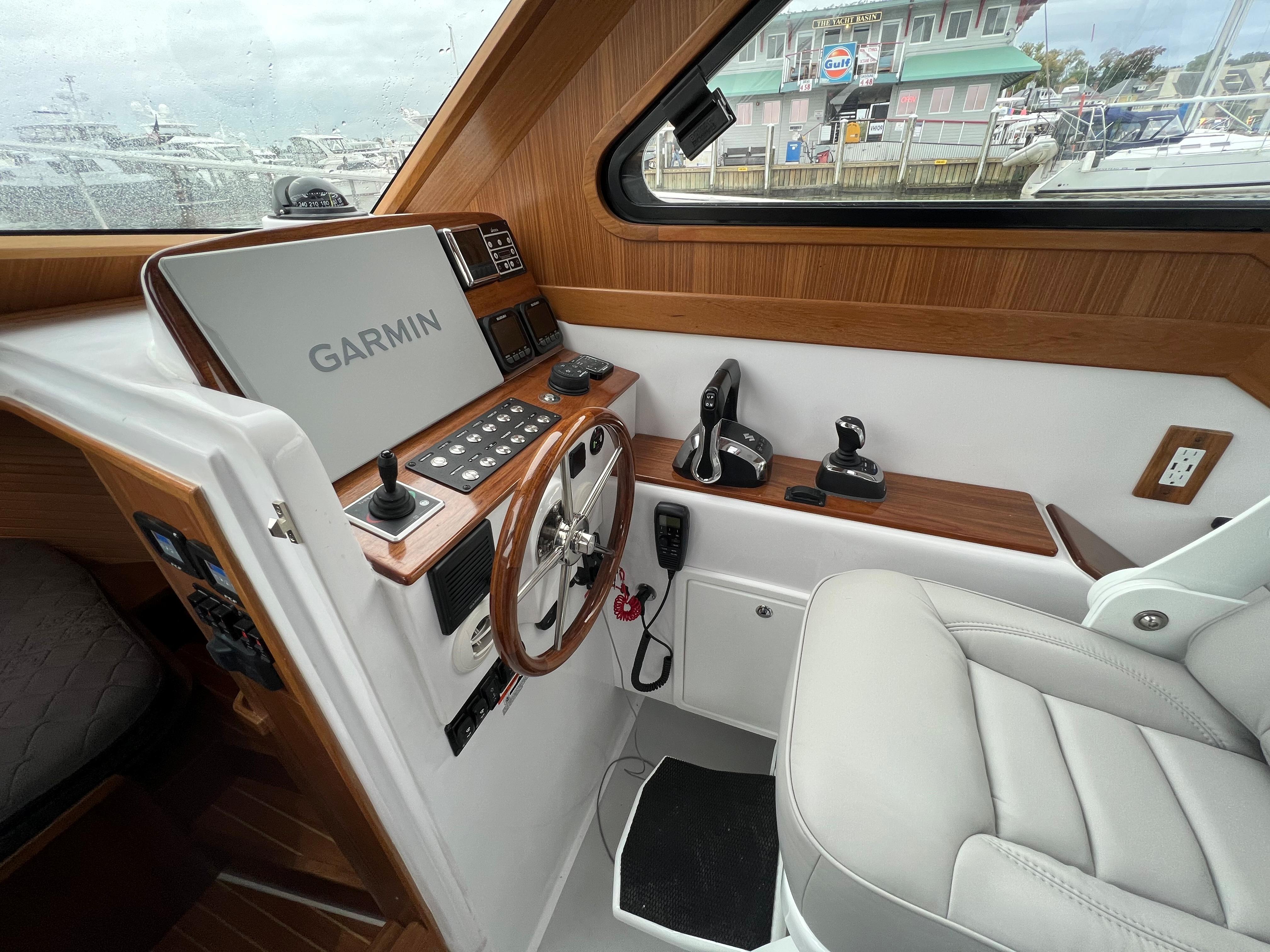 2023 Catalina 34 outboard express