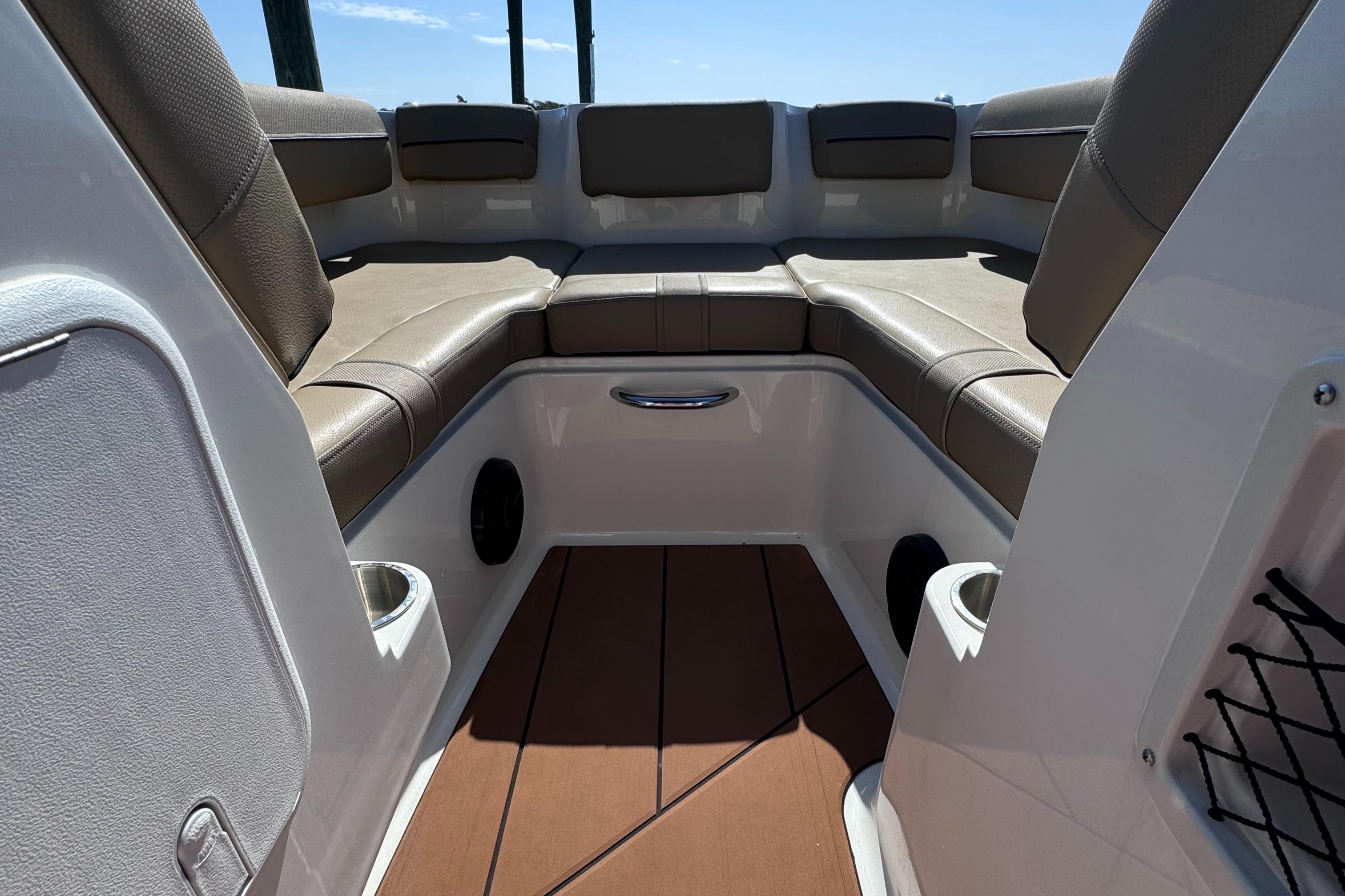 2023 Bayliner DX2000