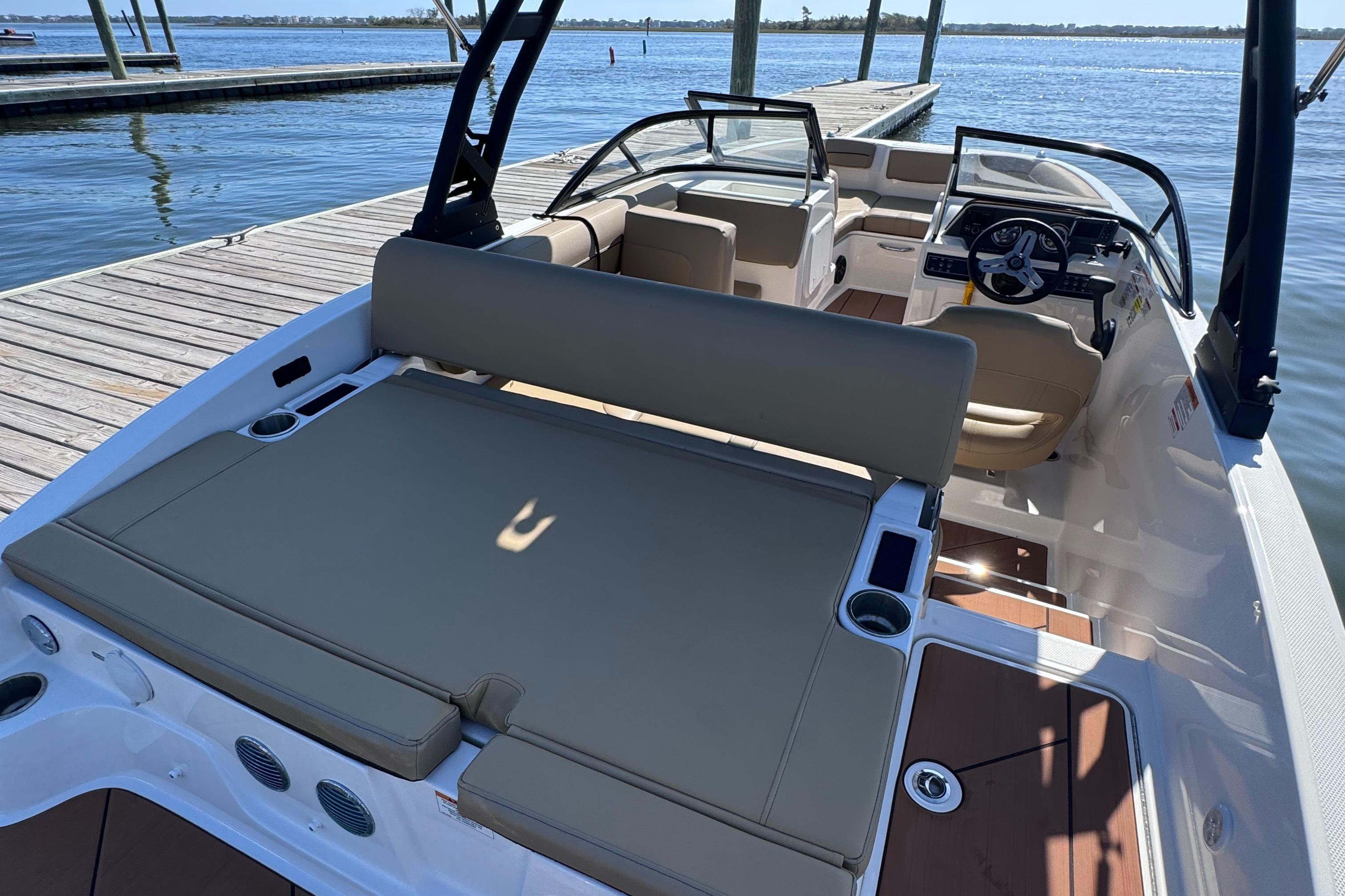 2023 Bayliner DX2000