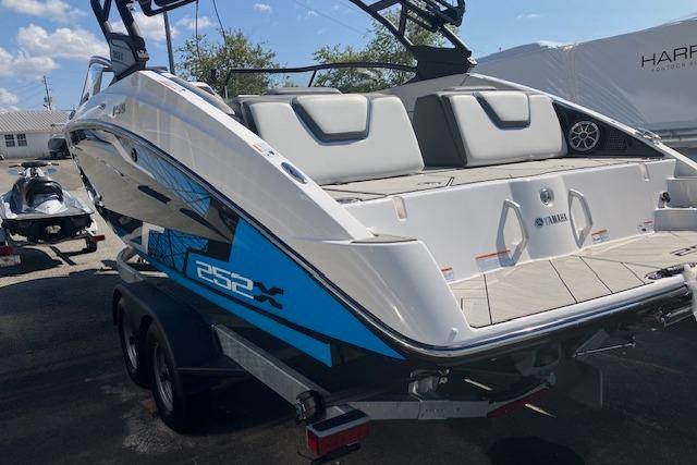 2021 Yamaha Boats 252XE on trailer, featuring sleek design and spacious seating.