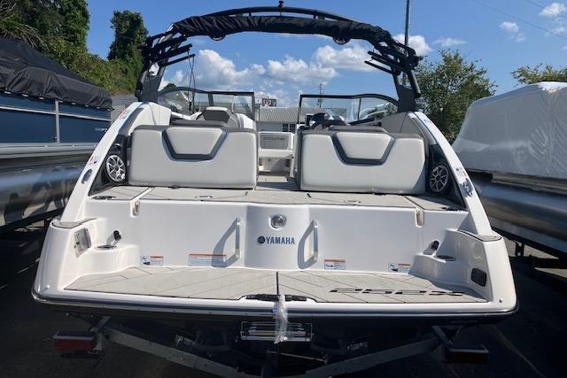 2021 Yamaha Boats 252XE, rear view, showcasing sleek design and spacious seating.